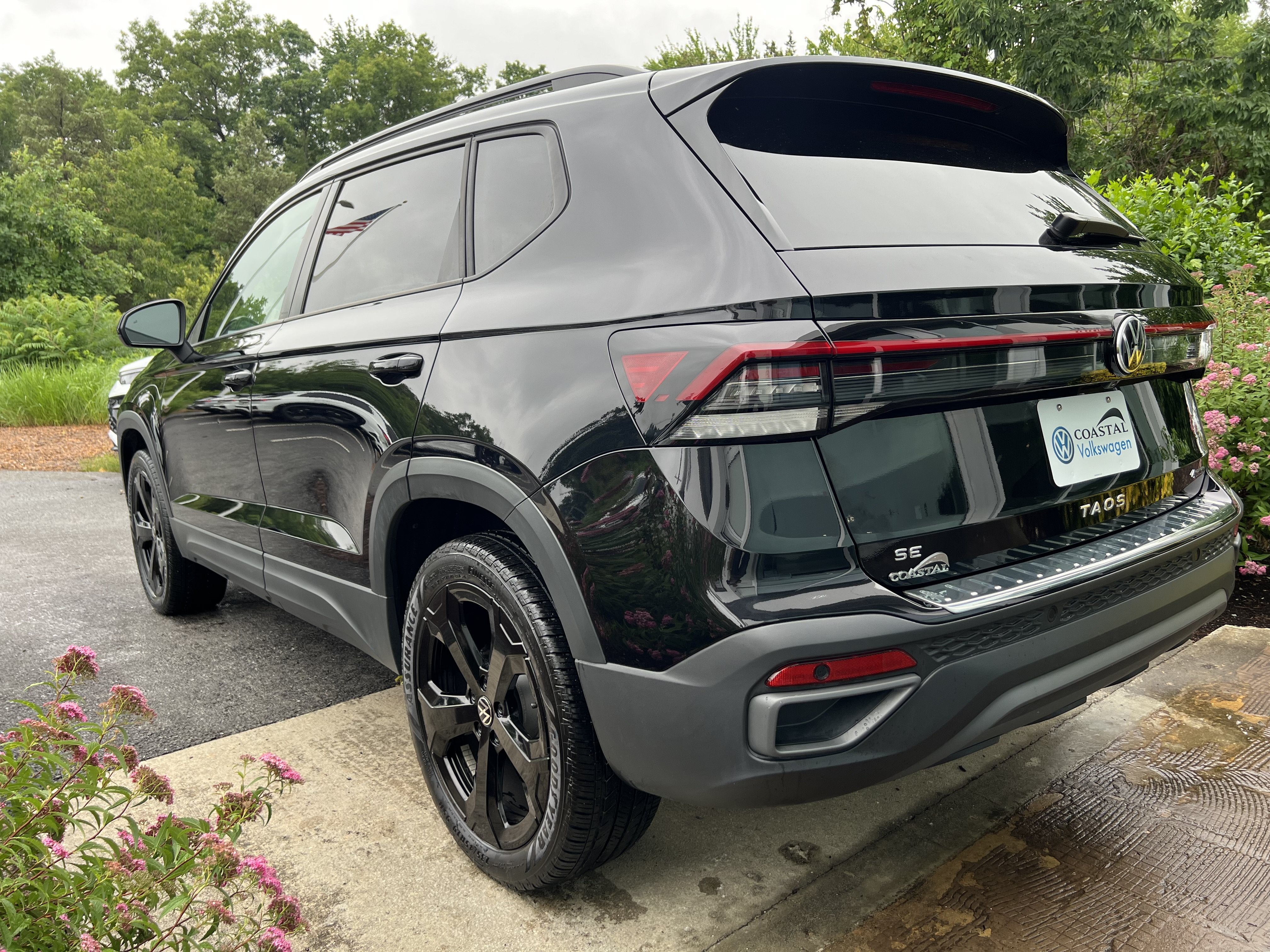 2025 Volkswagen Taos SE Black