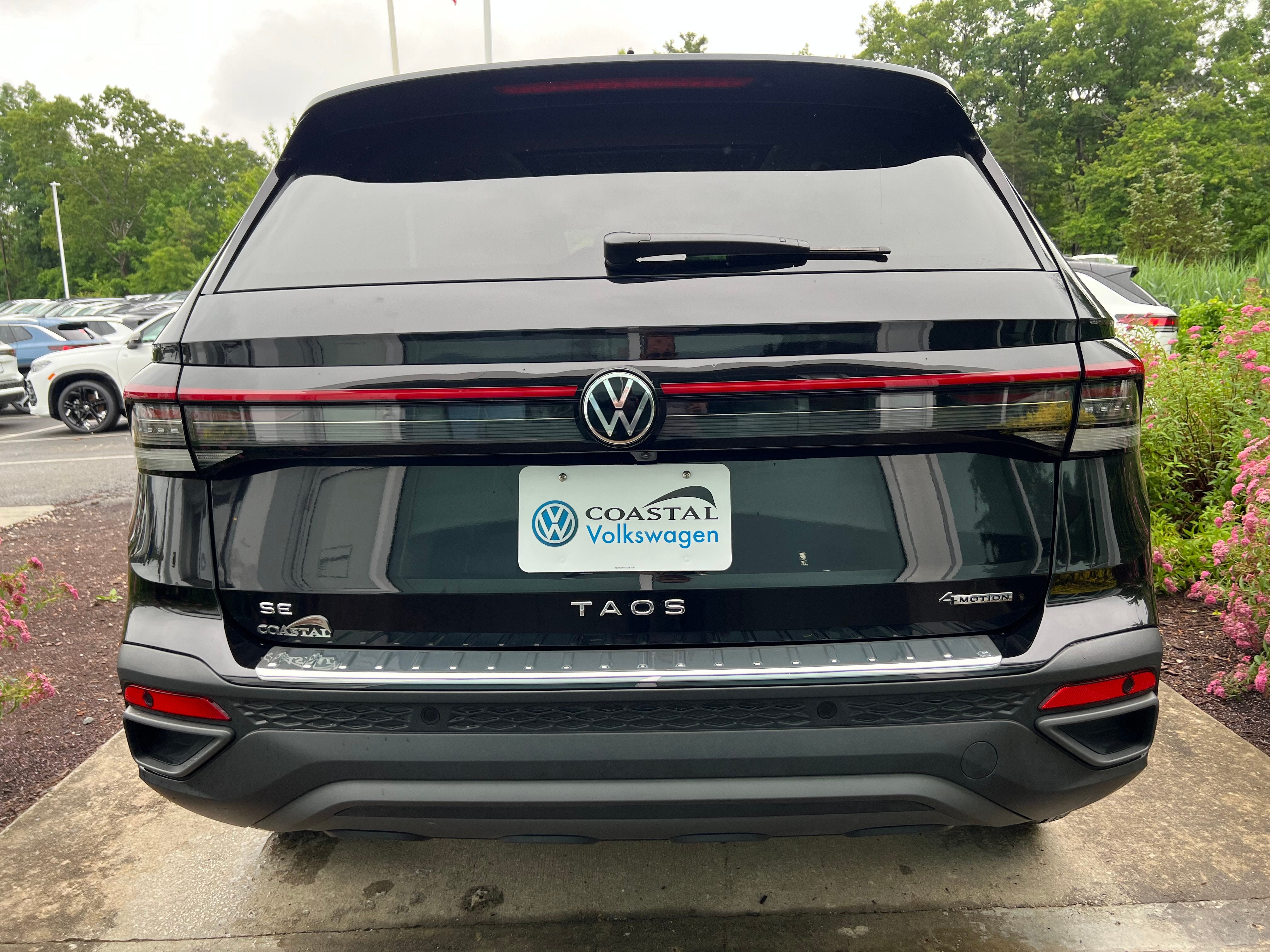 2025 Volkswagen Taos SE Black