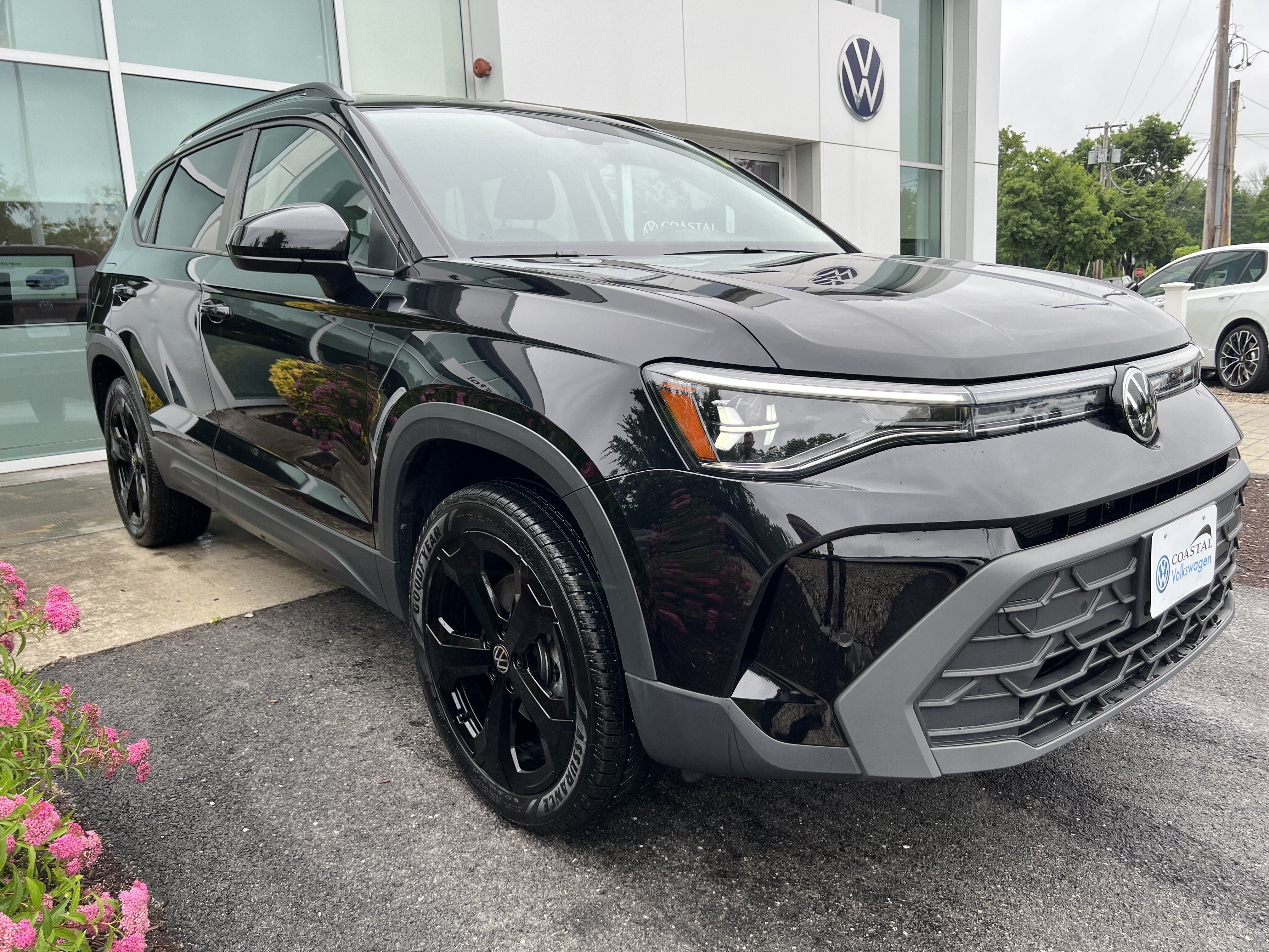 2025 Volkswagen Taos SE Black