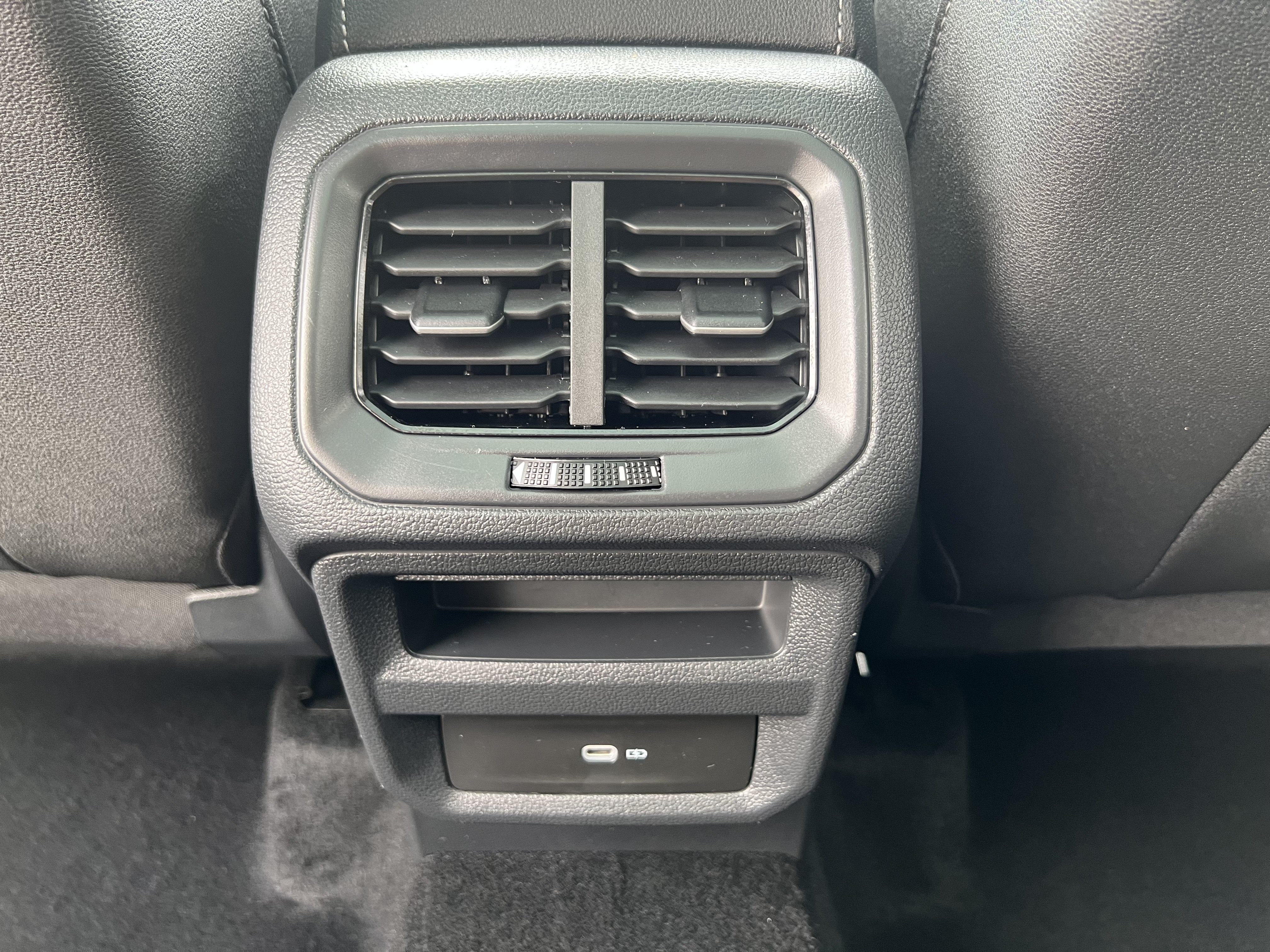 2025 Volkswagen Taos SE Black