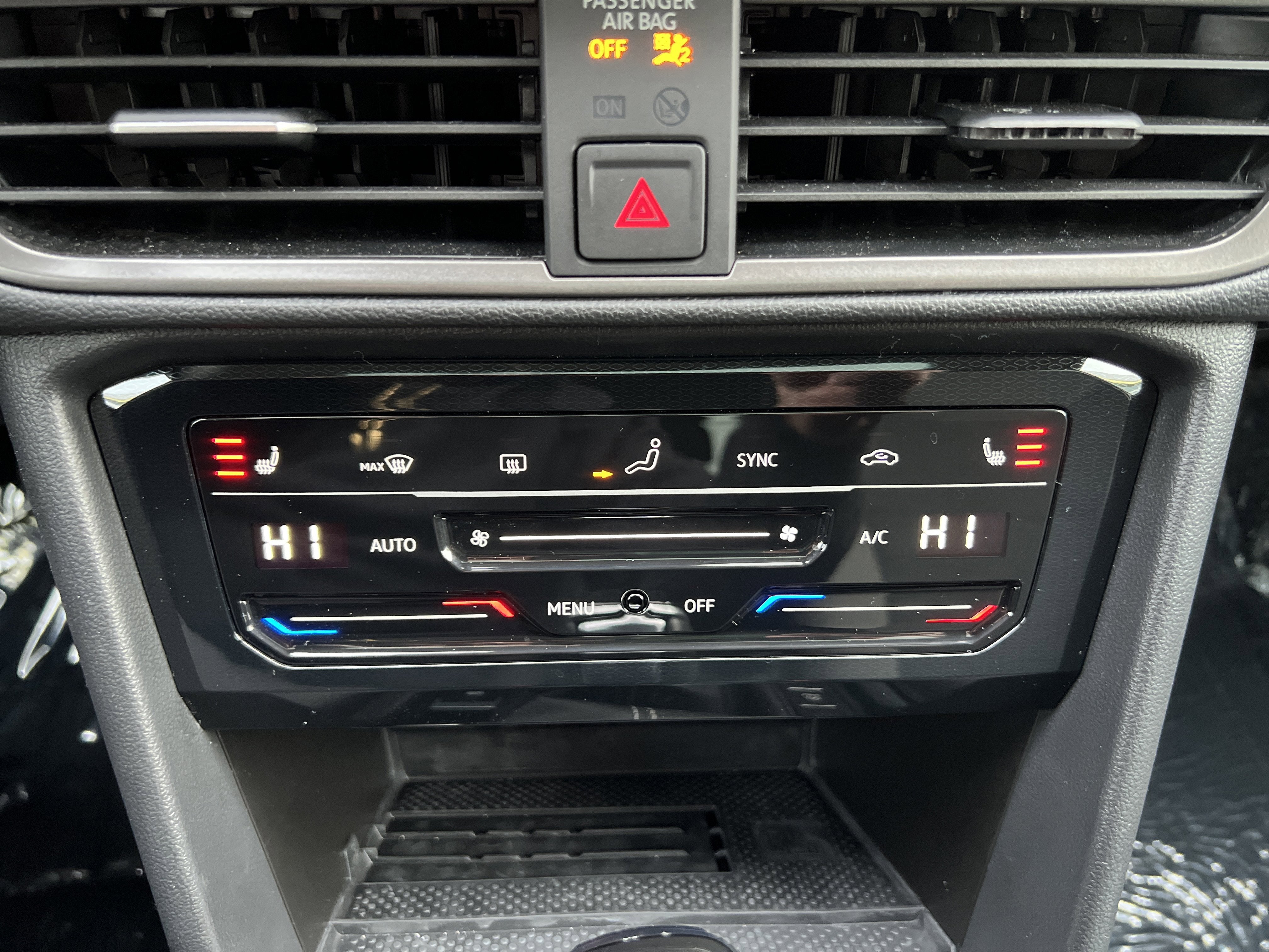 2025 Volkswagen Taos SE Black