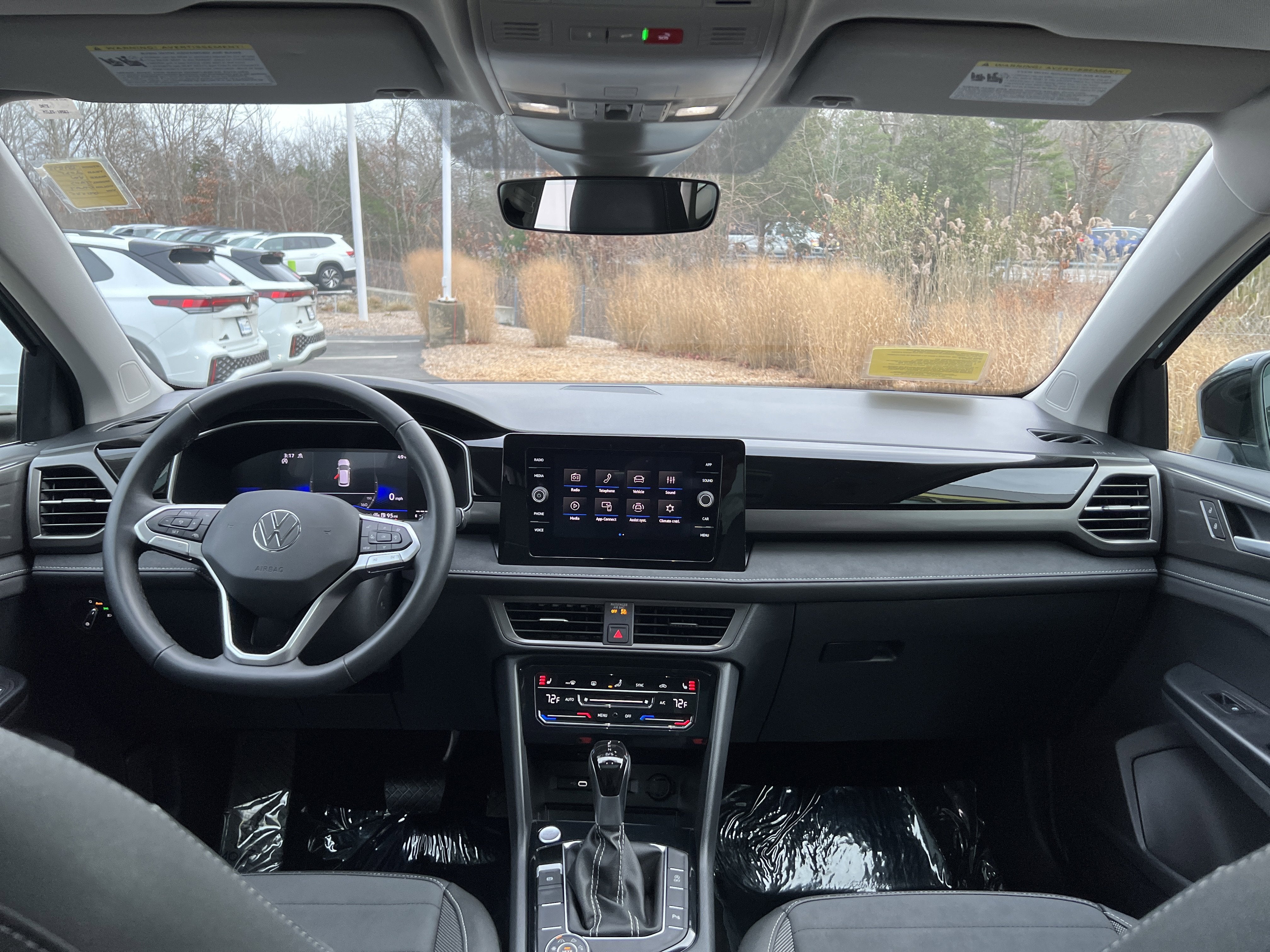 2025 Volkswagen Taos SE Black