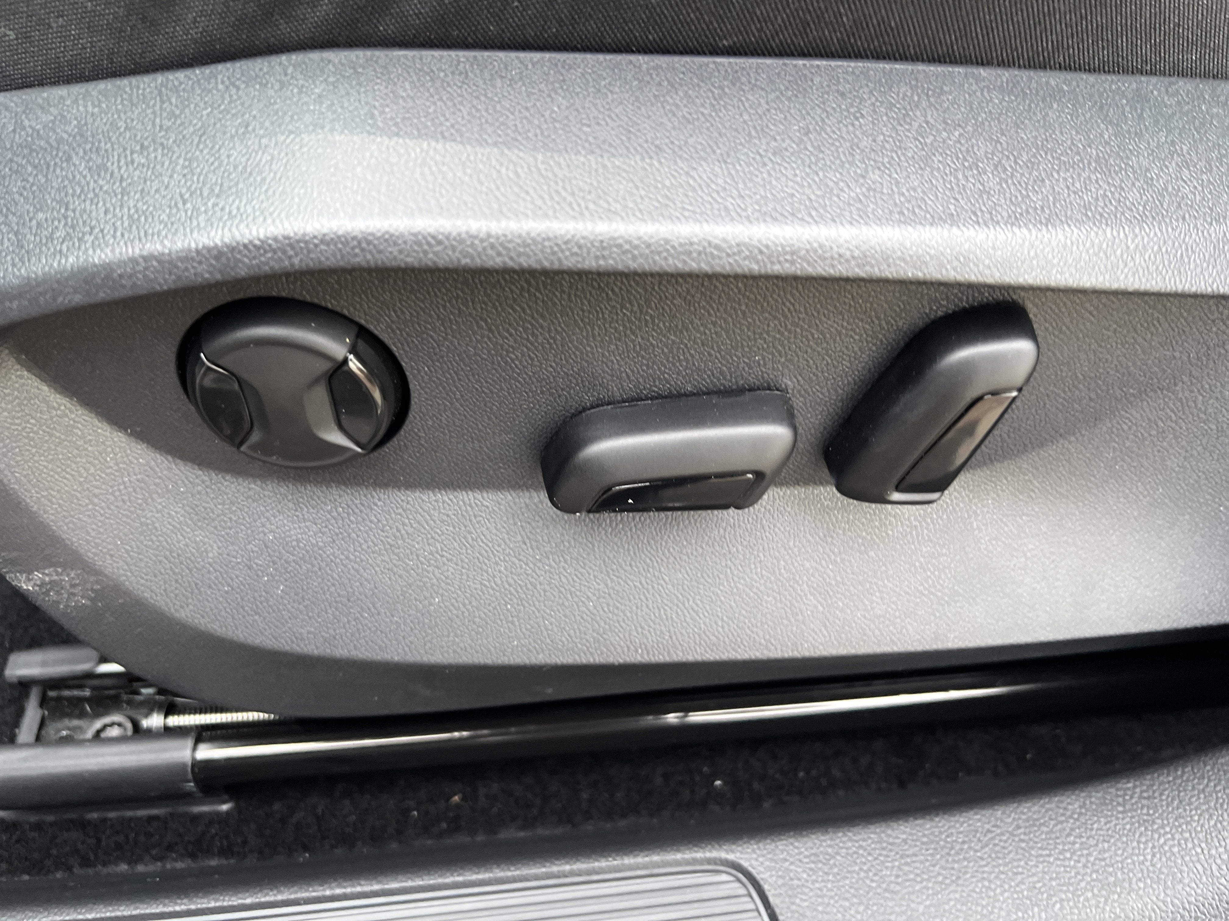 2025 Volkswagen Taos SE Black