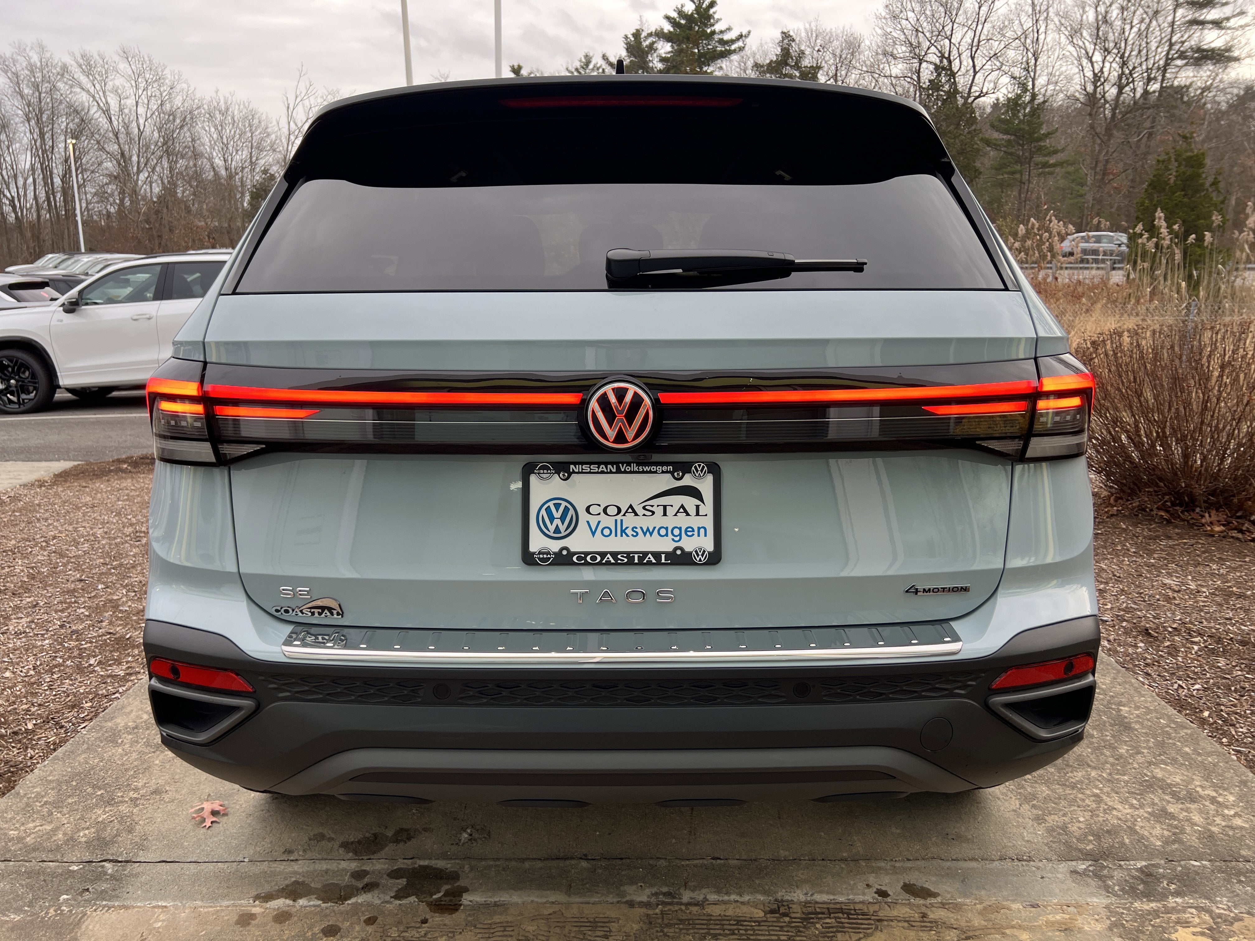 2025 Volkswagen Taos SE Black