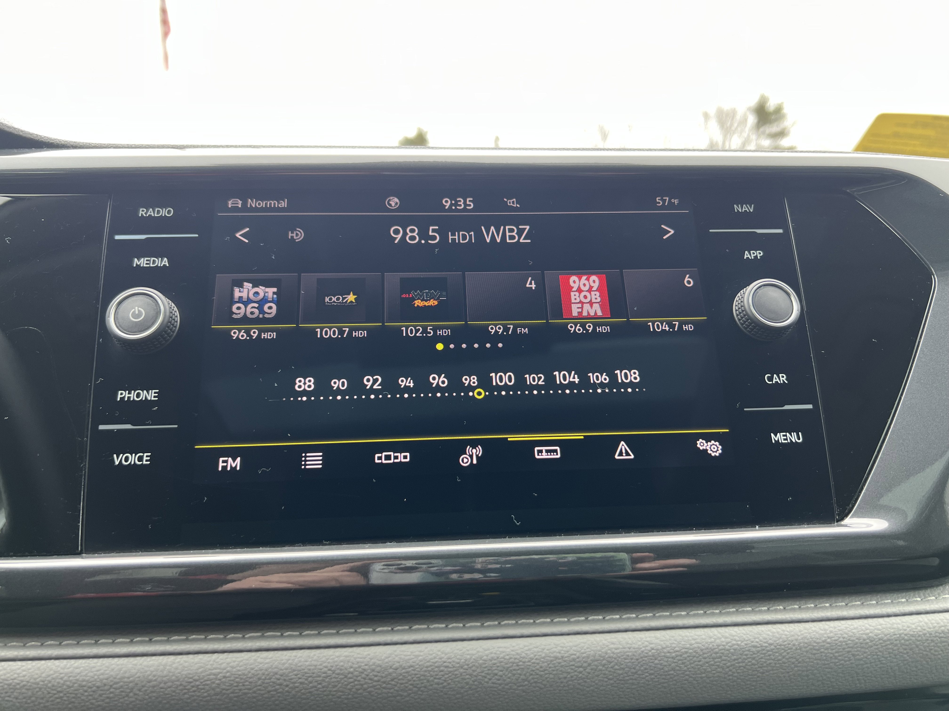 2023 Volkswagen Taos SEL