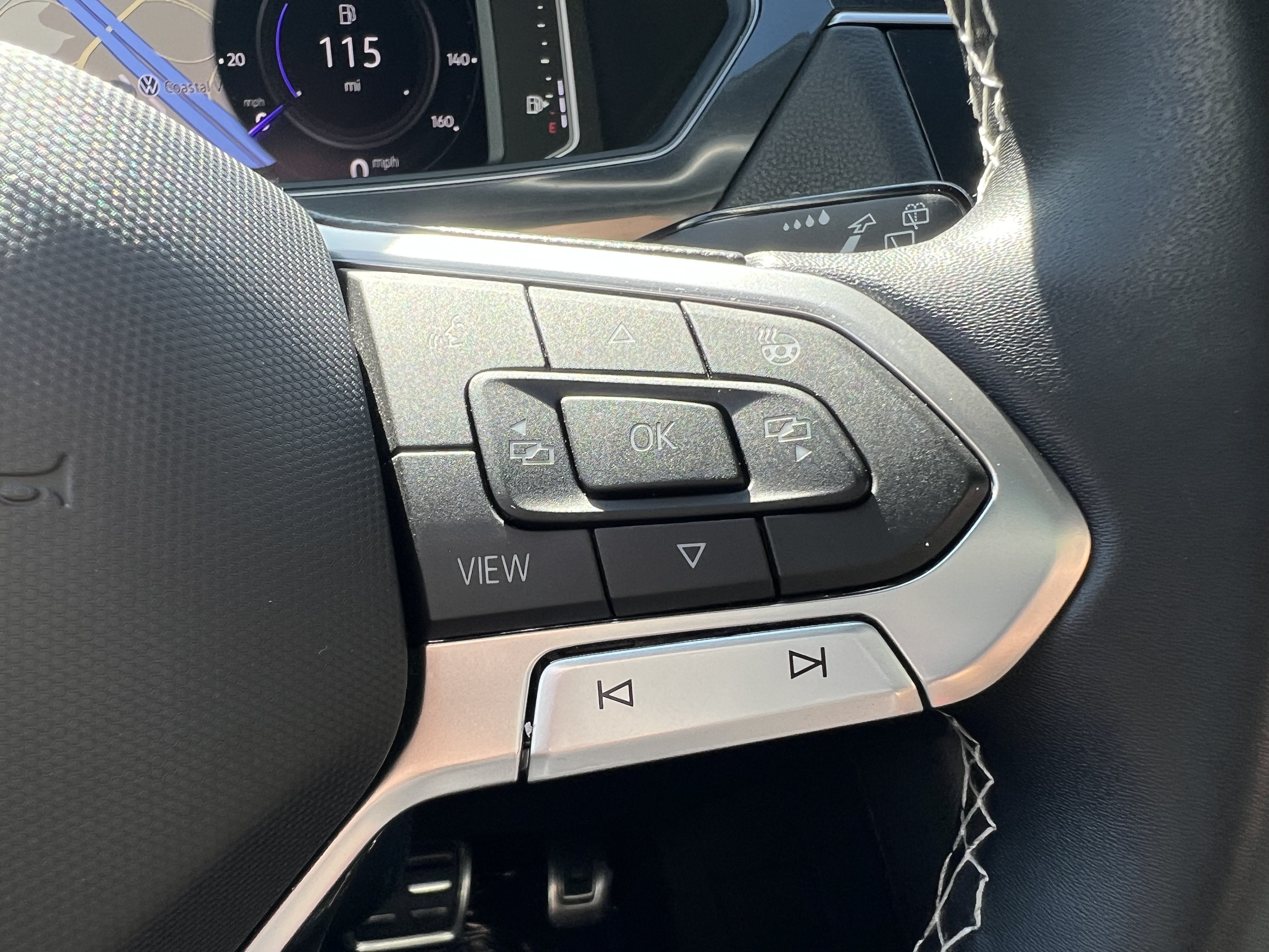 2023 Volkswagen Tiguan SEL R-Line