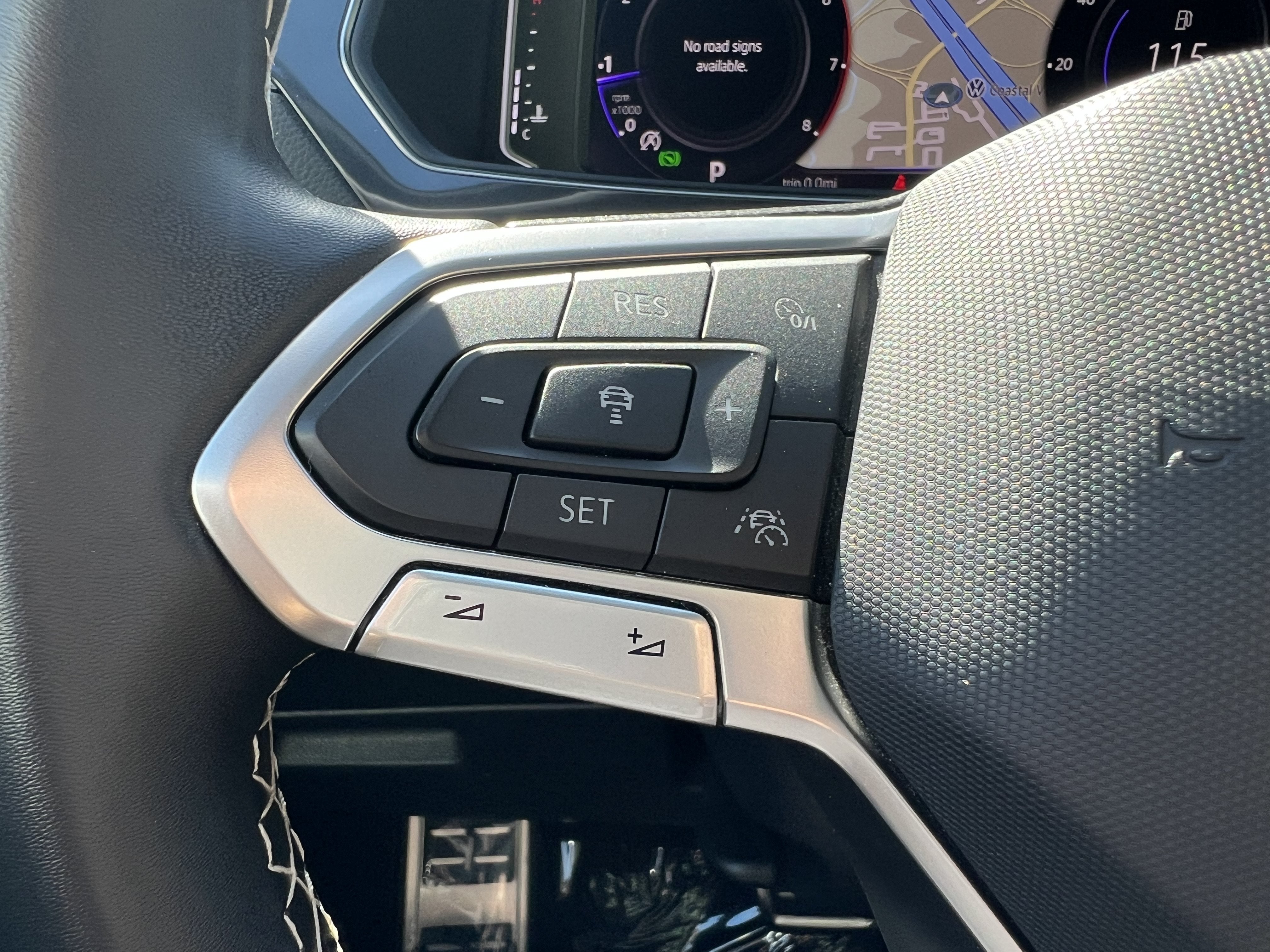 2023 Volkswagen Tiguan SEL R-Line