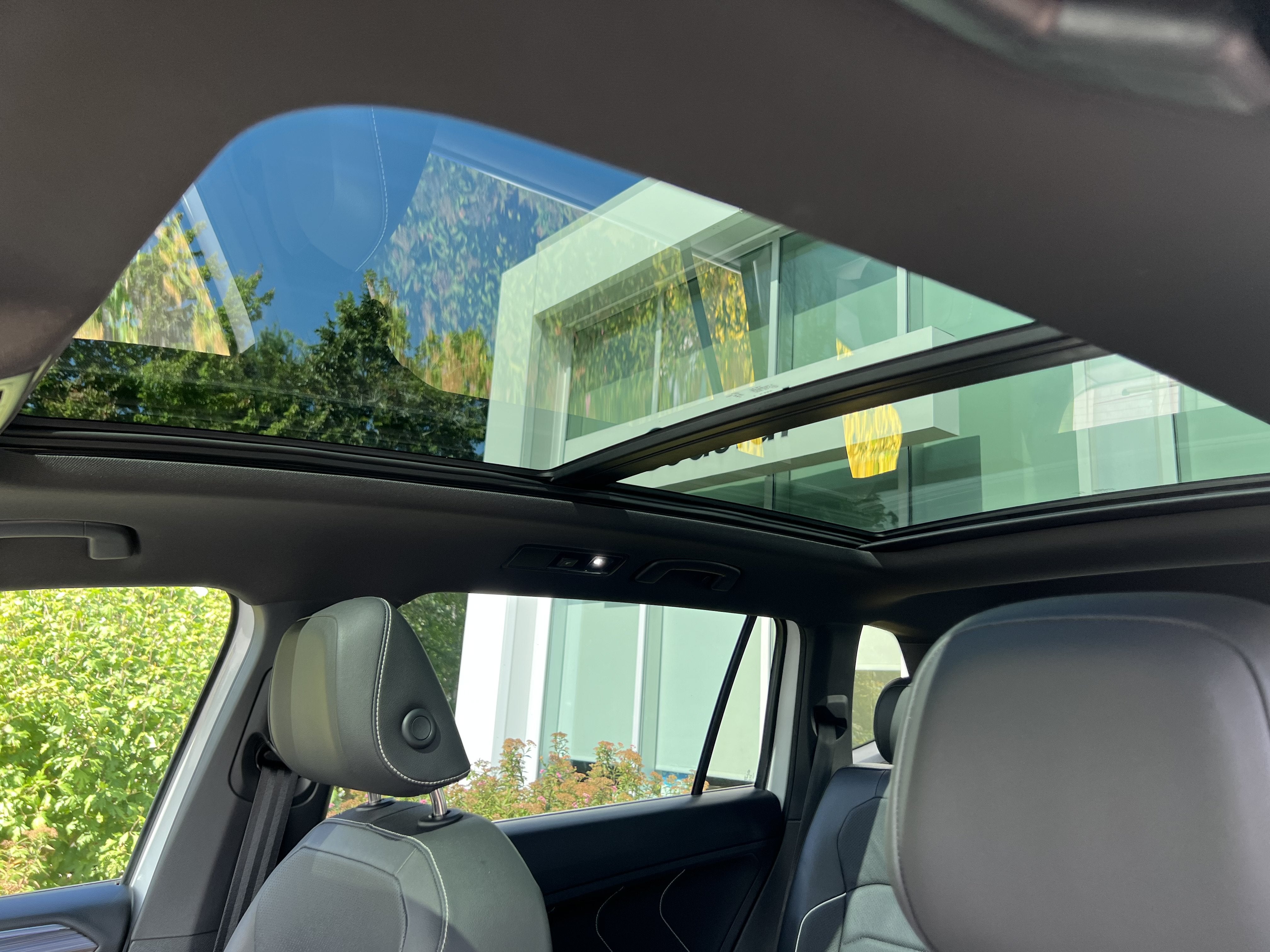 2023 Volkswagen Tiguan SEL R-Line