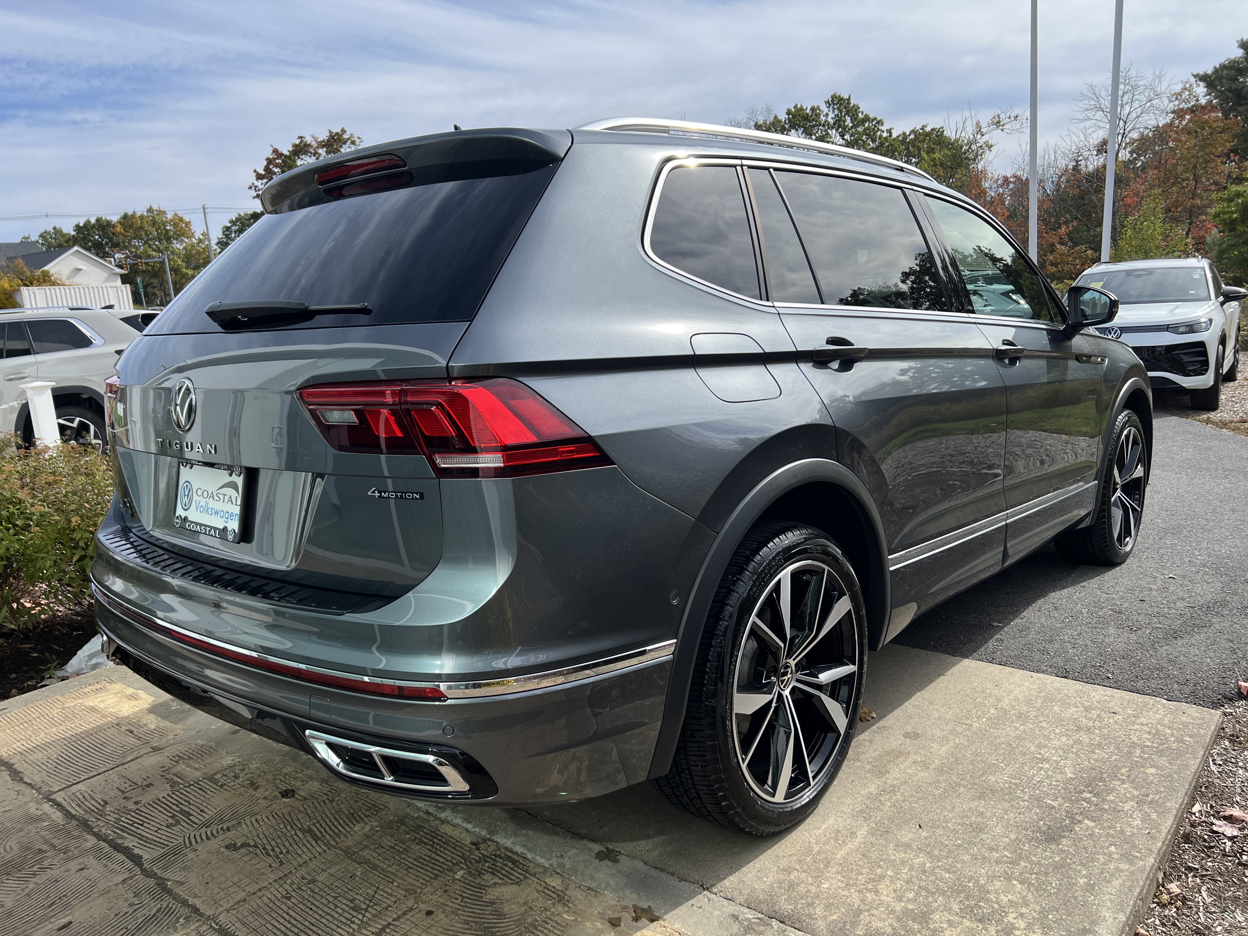 2023 Volkswagen Tiguan SEL R-Line
