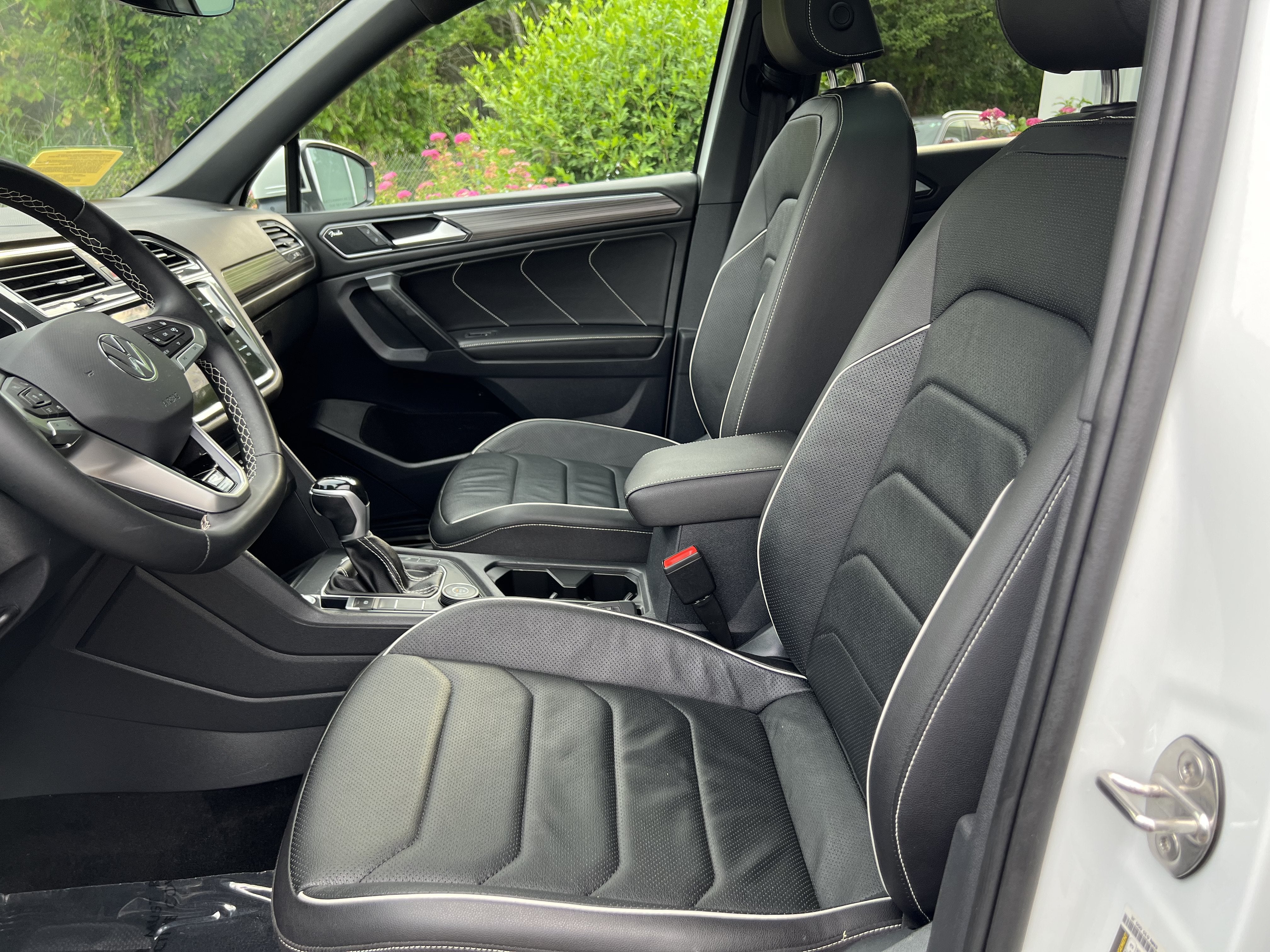 2023 Volkswagen Tiguan SEL R-Line