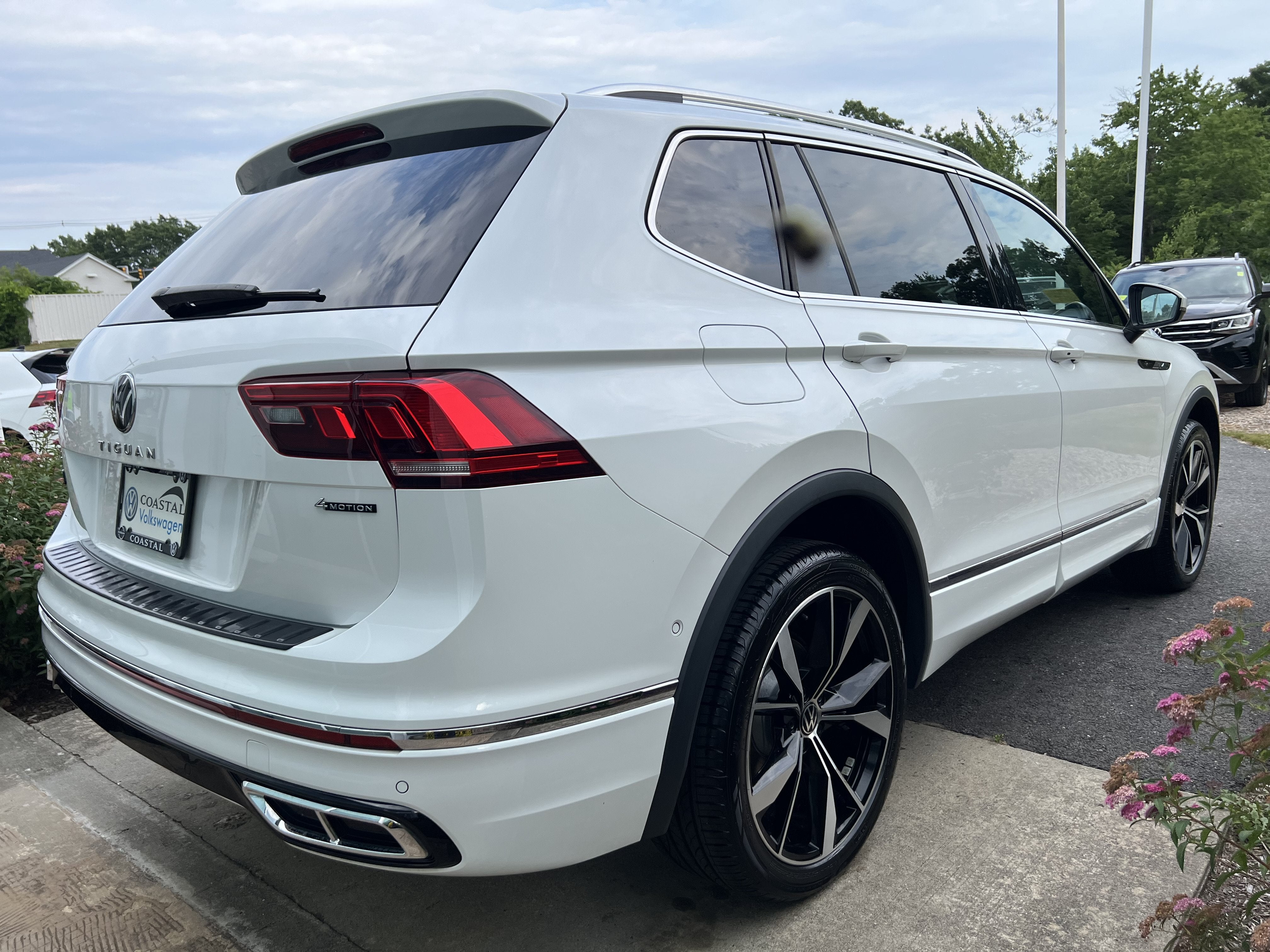 2023 Volkswagen Tiguan SEL R-Line