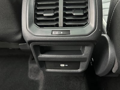 2025 Volkswagen Taos SEL w/black wheel package