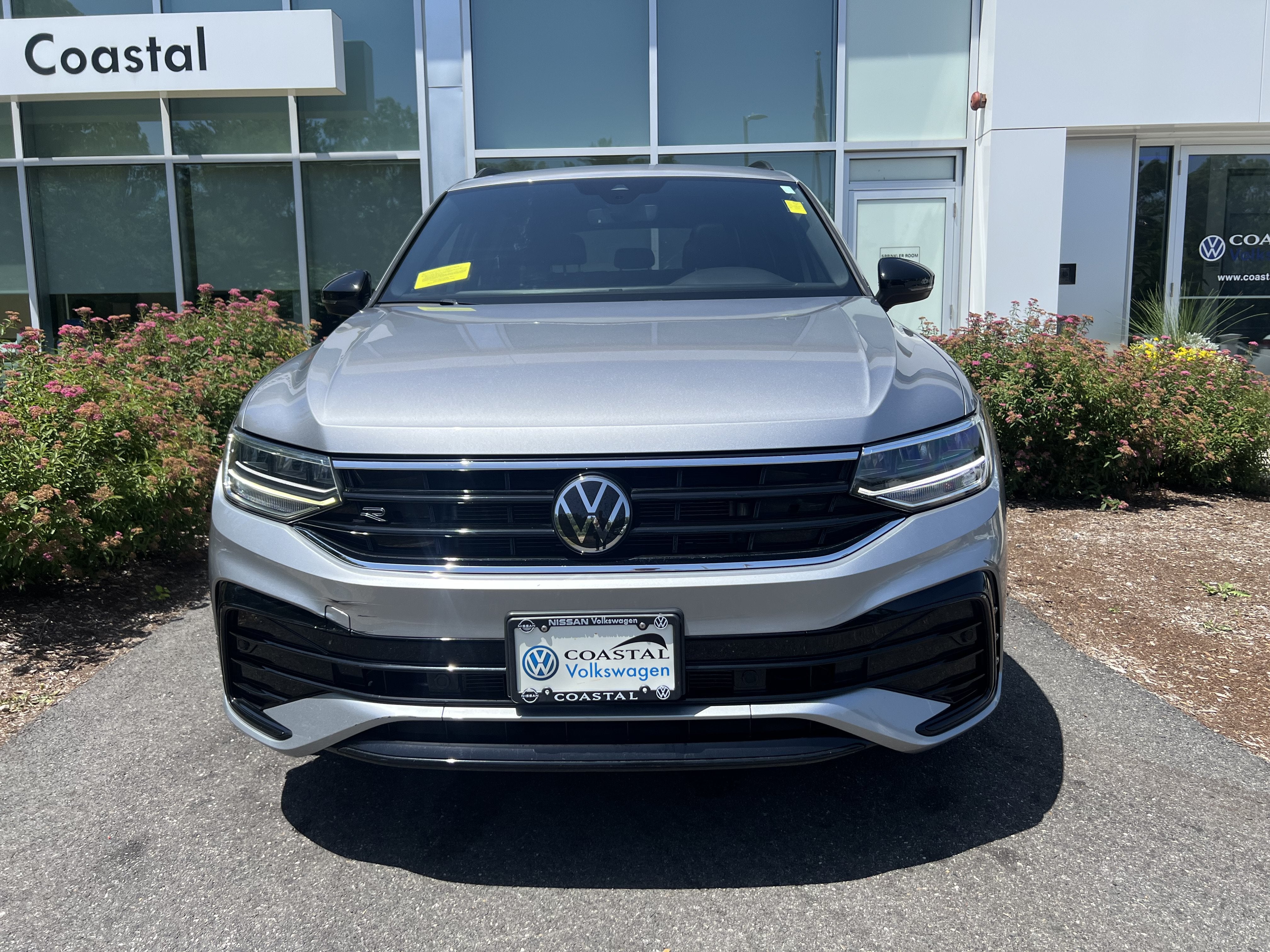 2022 Volkswagen Tiguan SE R-Line Black