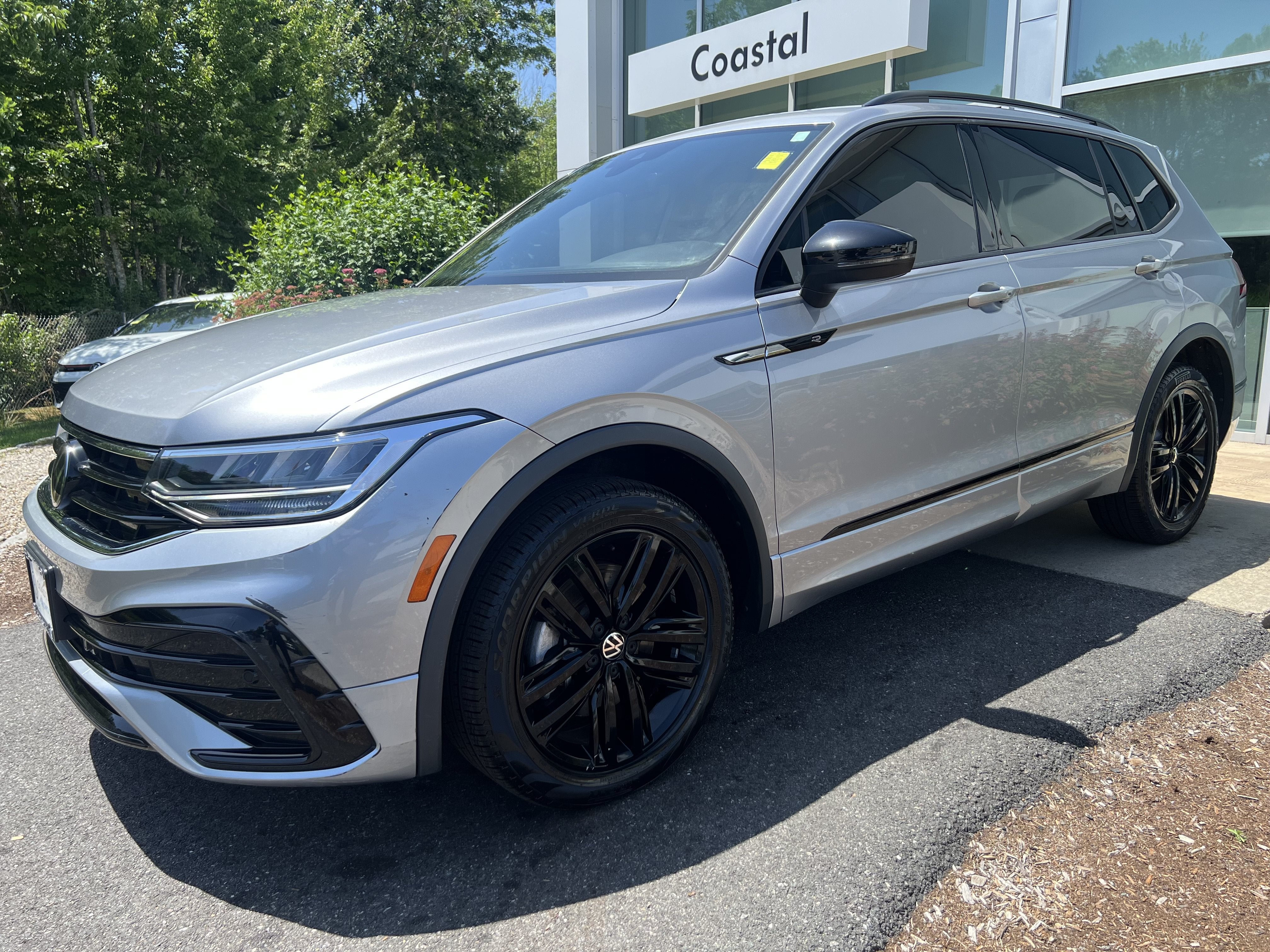 2022 Volkswagen Tiguan SE R-Line Black