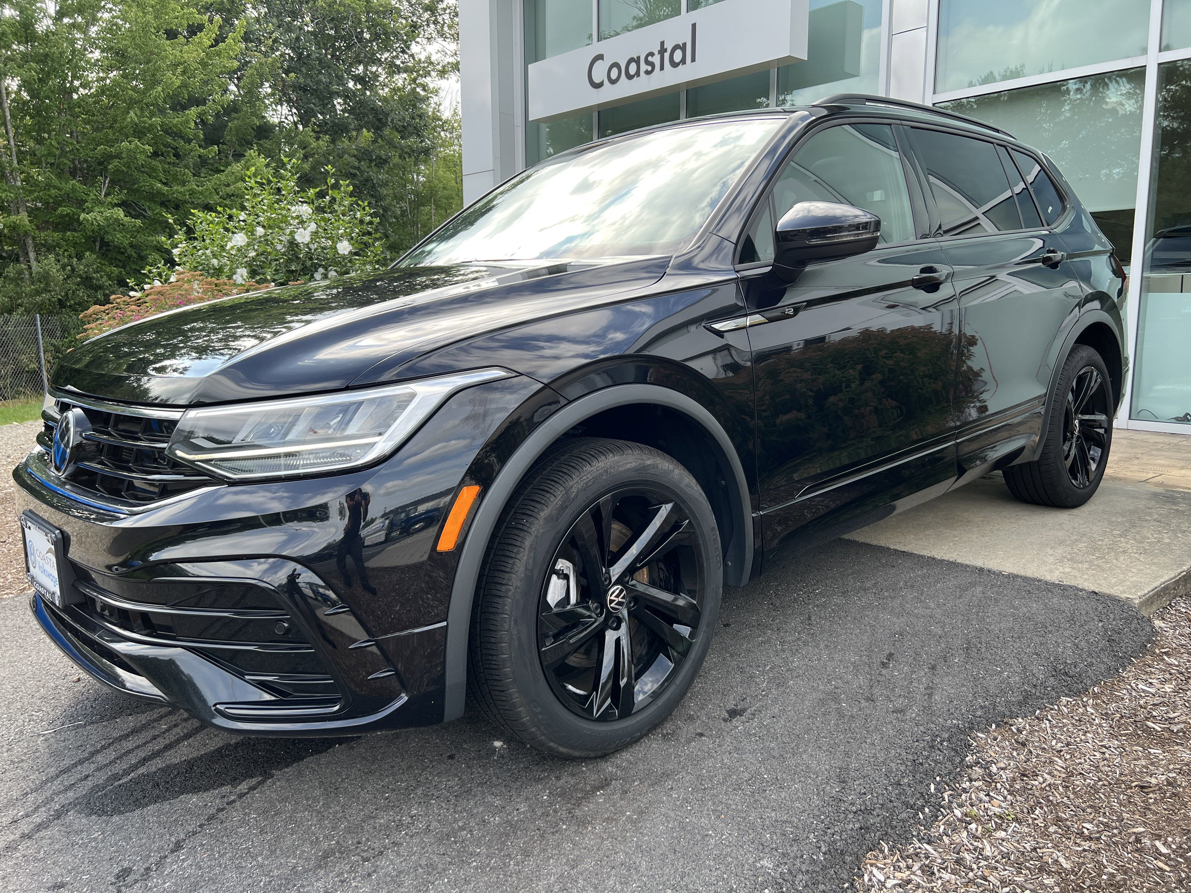 2024 Volkswagen Tiguan SE R-Line Black