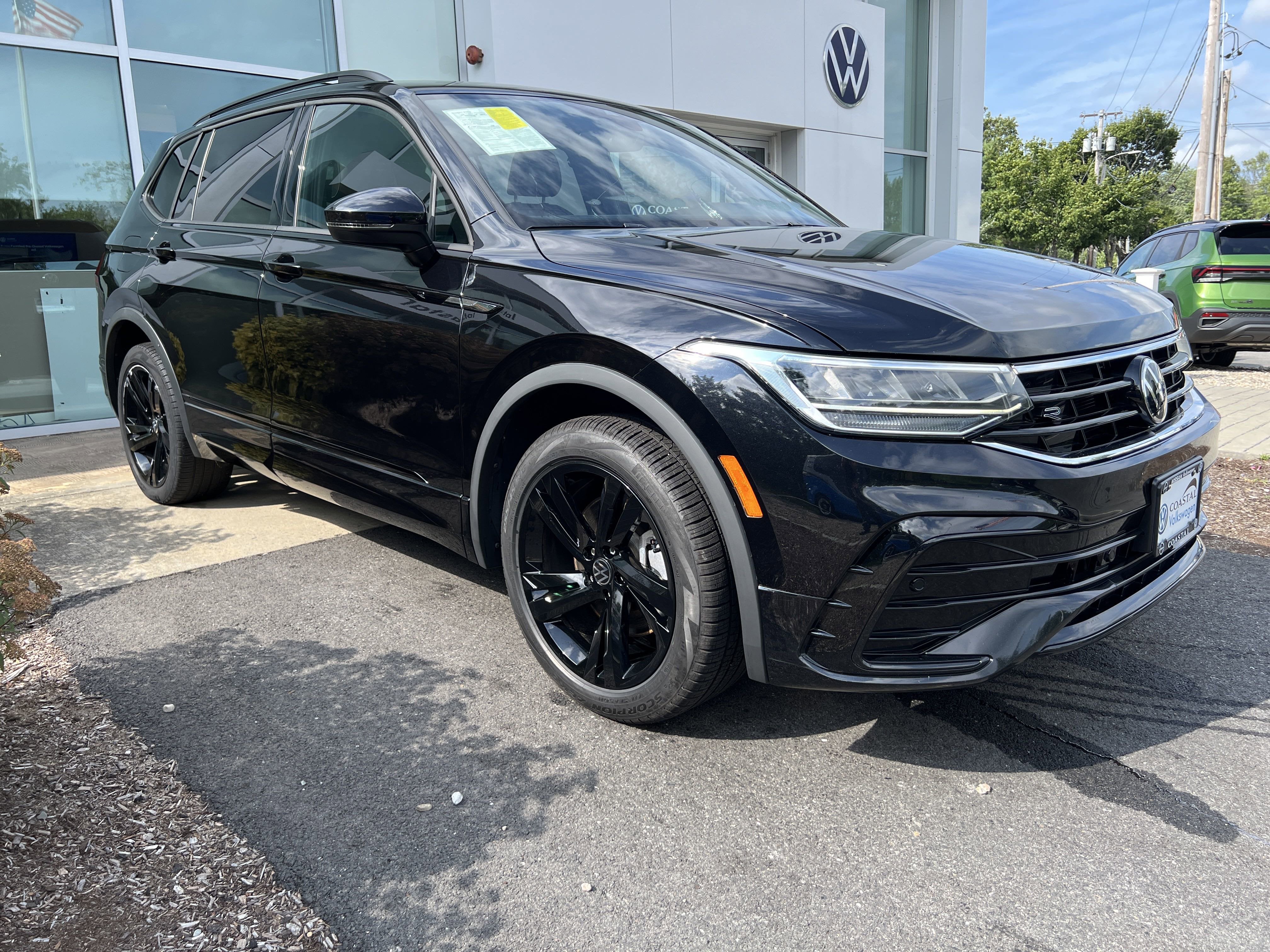 2024 Volkswagen Tiguan SE R-Line Black