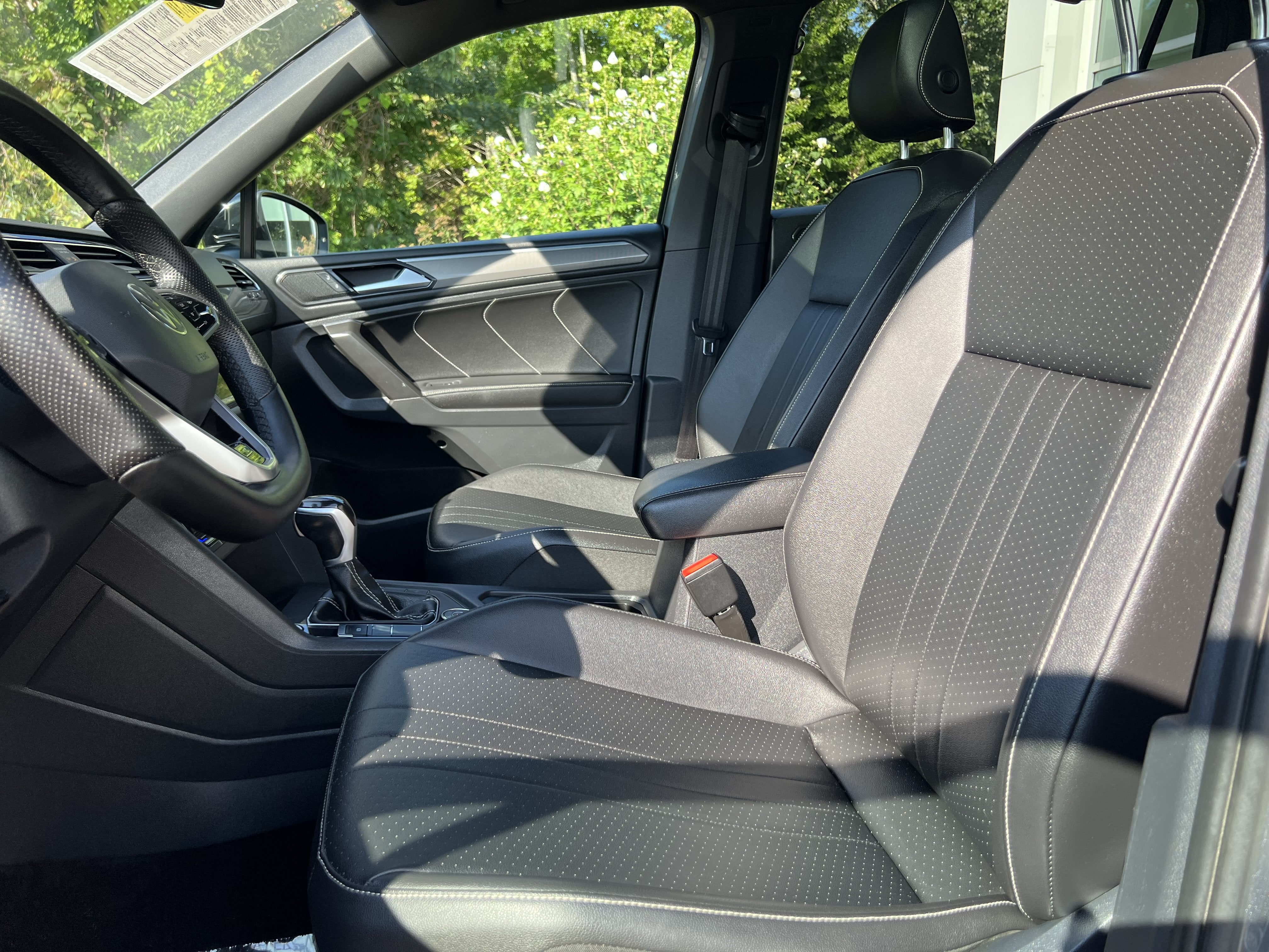 2022 Volkswagen Tiguan SE R-Line Black