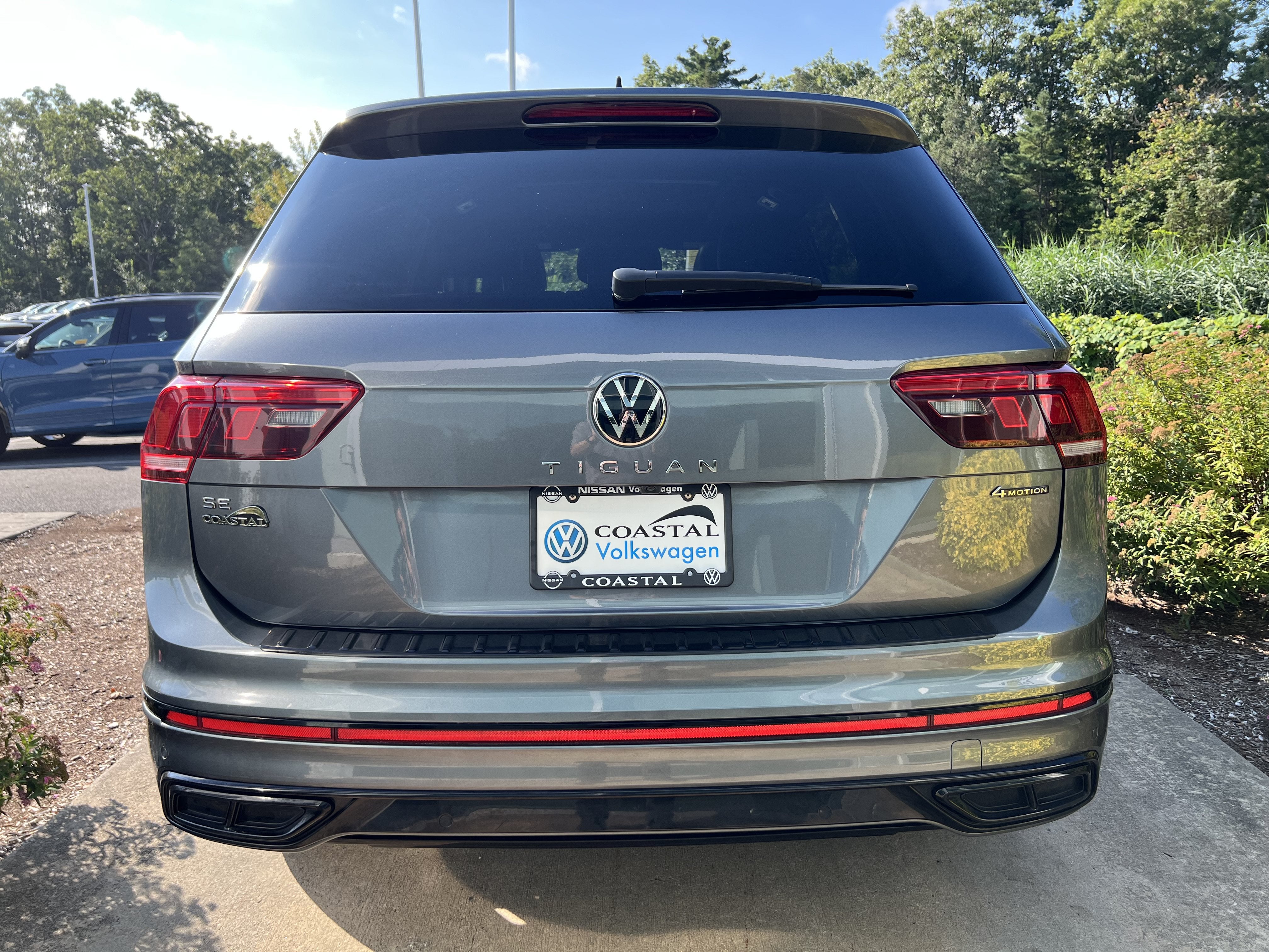 2022 Volkswagen Tiguan SE R-Line Black