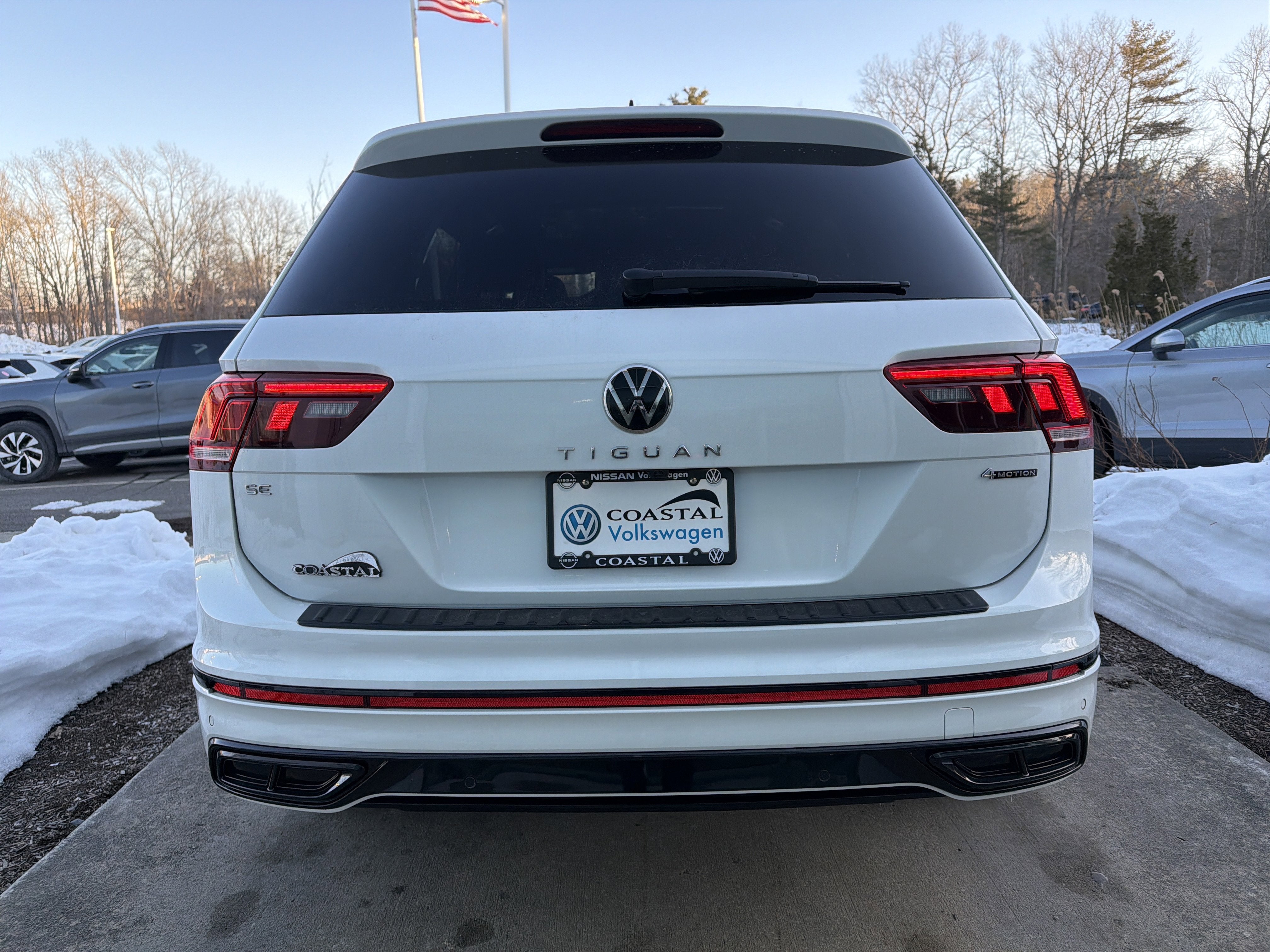2024 Volkswagen Tiguan SE R-Line Black