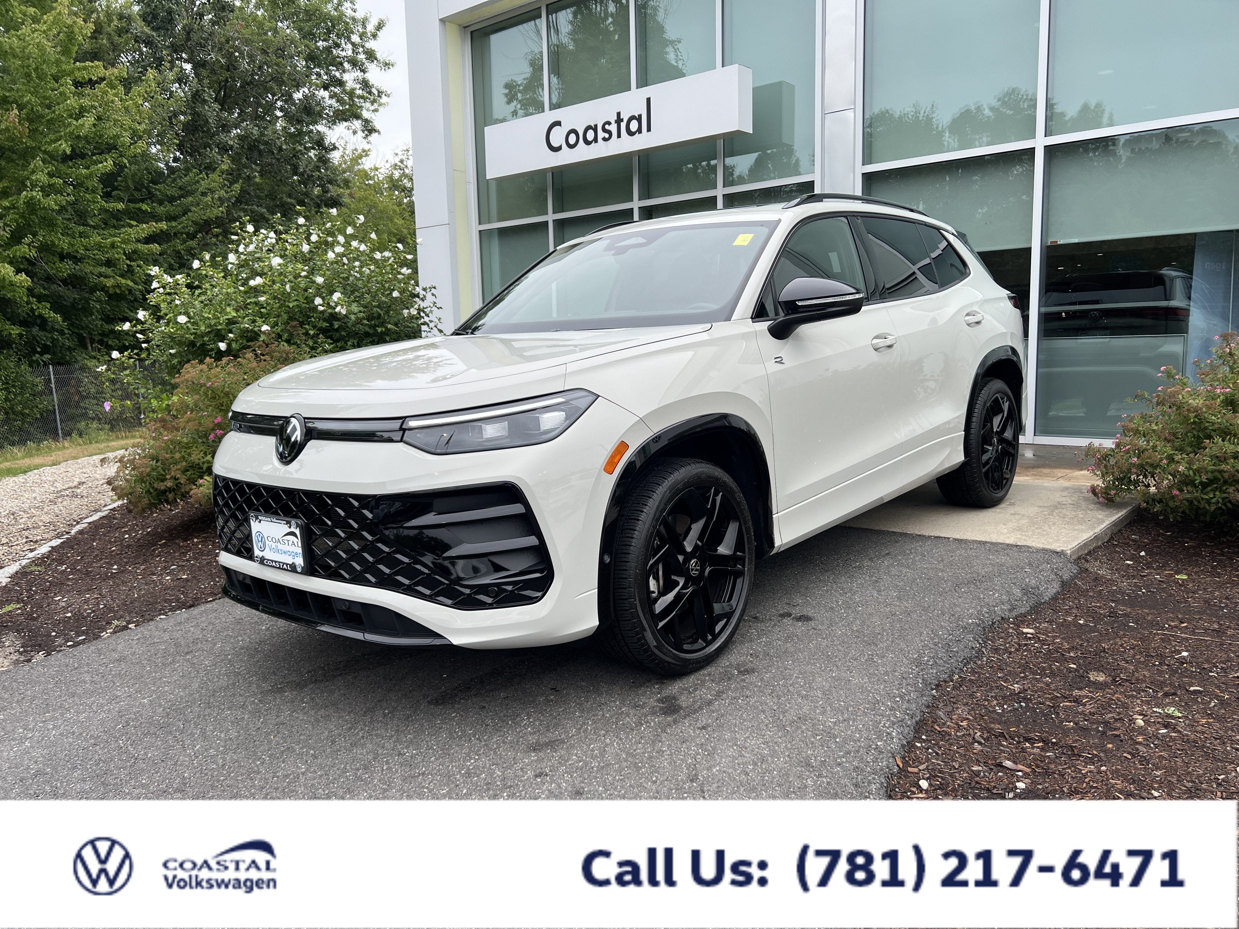 2025 Volkswagen Tiguan SE R-Line Black