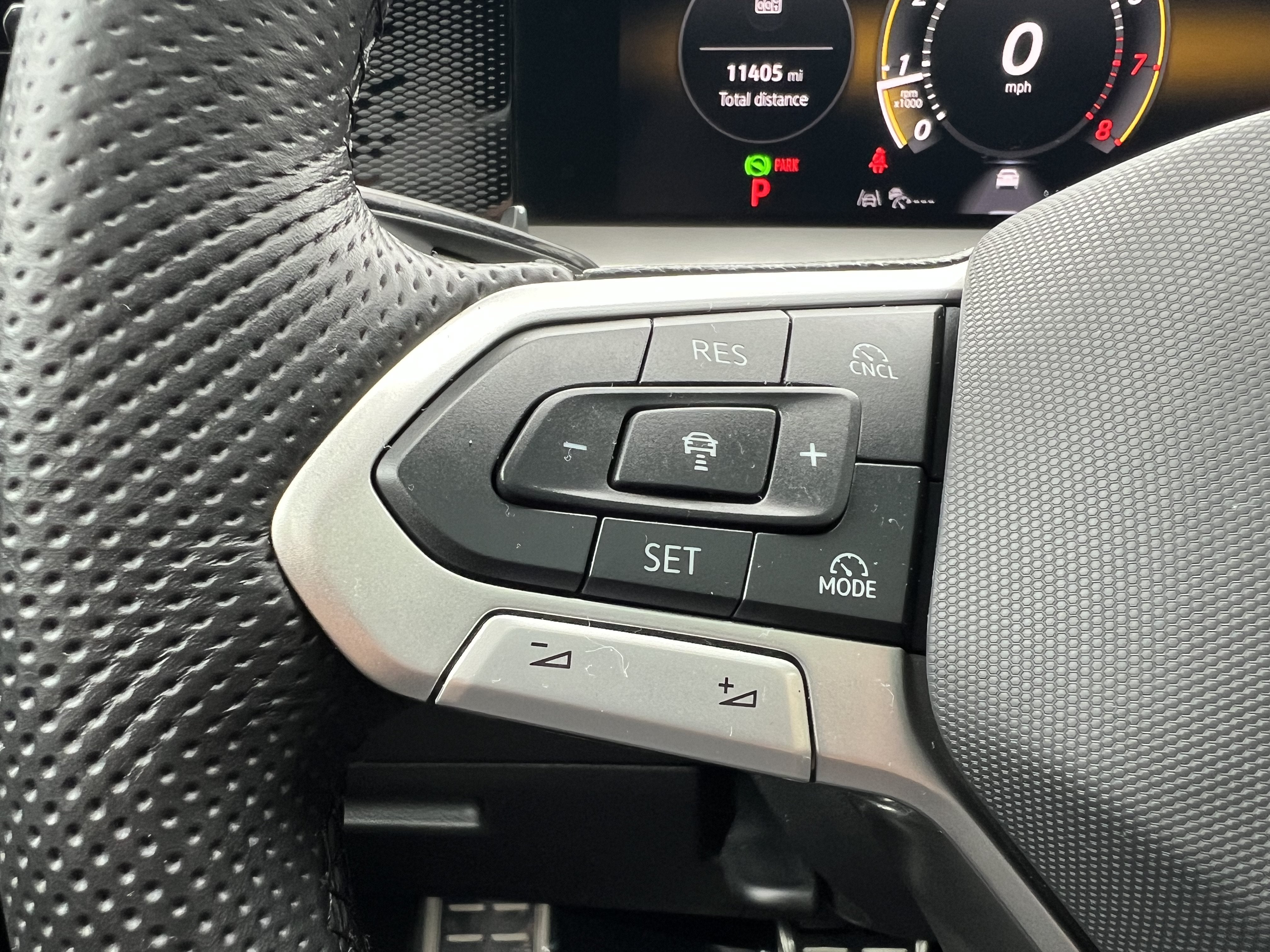 2025 Volkswagen Tiguan SE R-Line Black