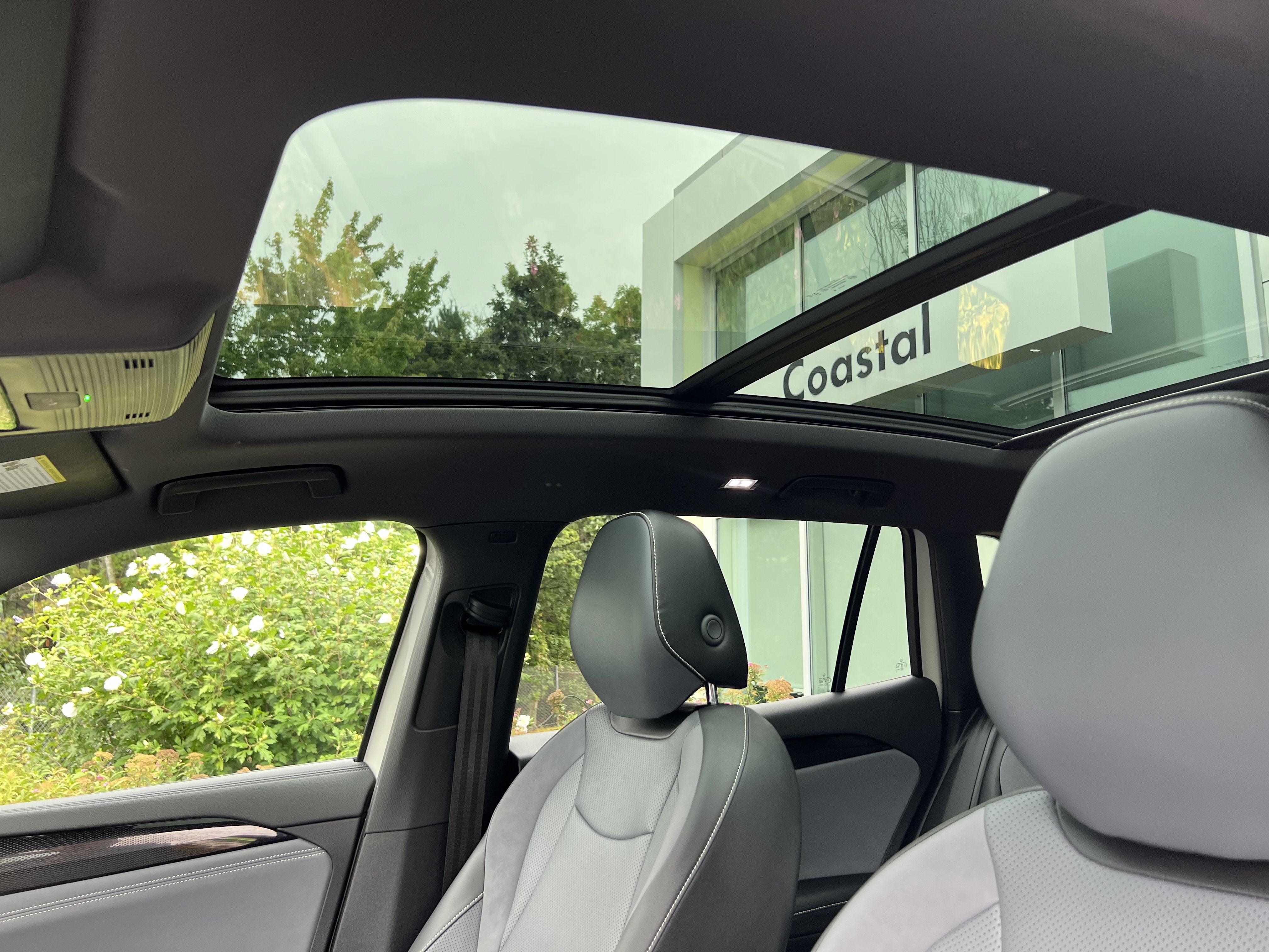 2025 Volkswagen Tiguan SE R-Line Black