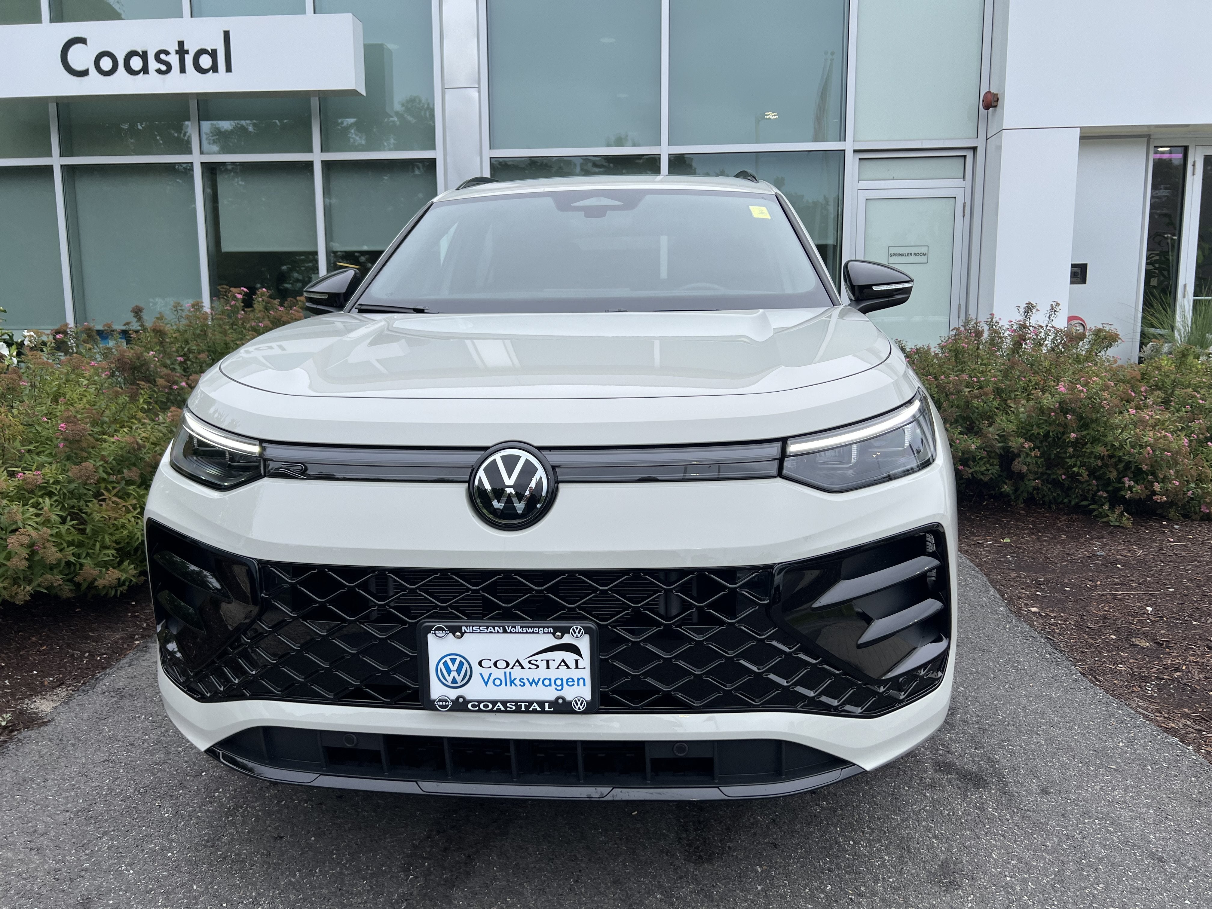 2025 Volkswagen Tiguan SE R-Line Black