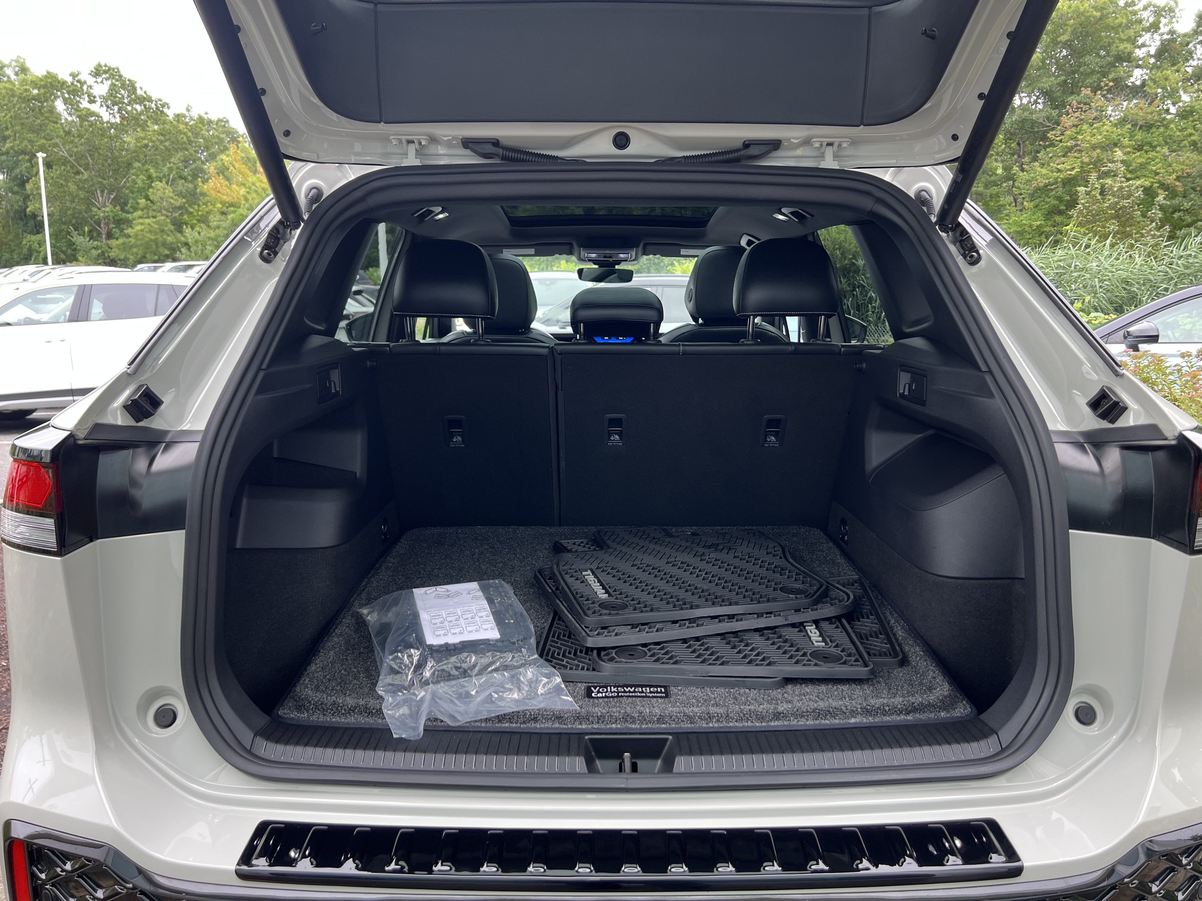 2025 Volkswagen Tiguan SE R-Line Black