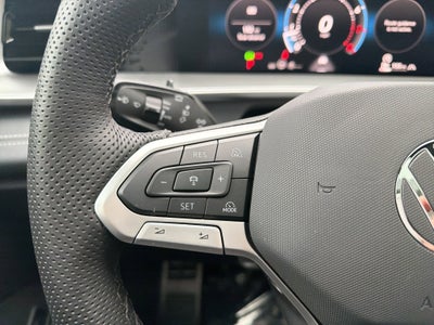 2025 Volkswagen Tiguan SE R-Line Black