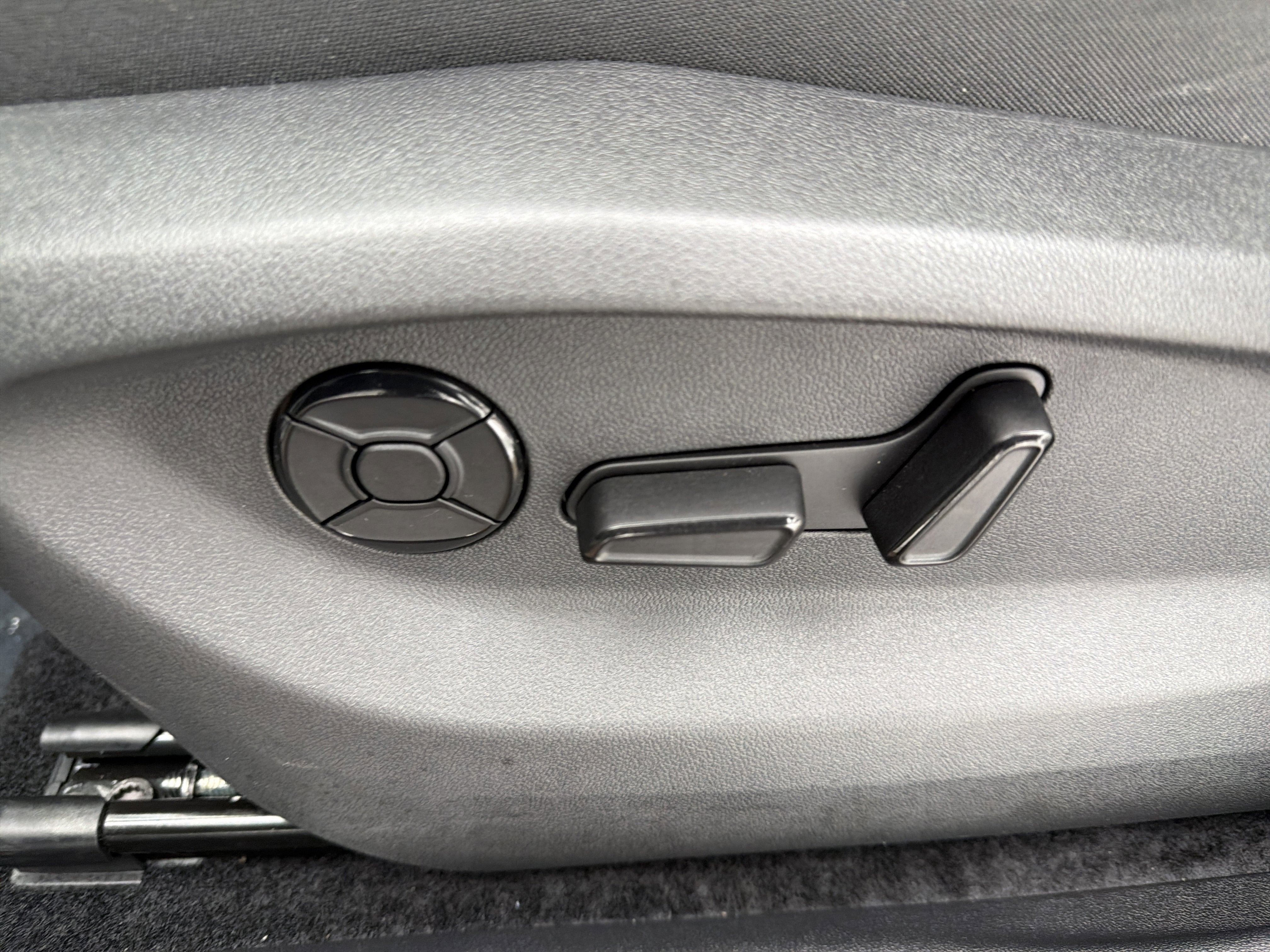 2025 Volkswagen Tiguan SE R-Line Black