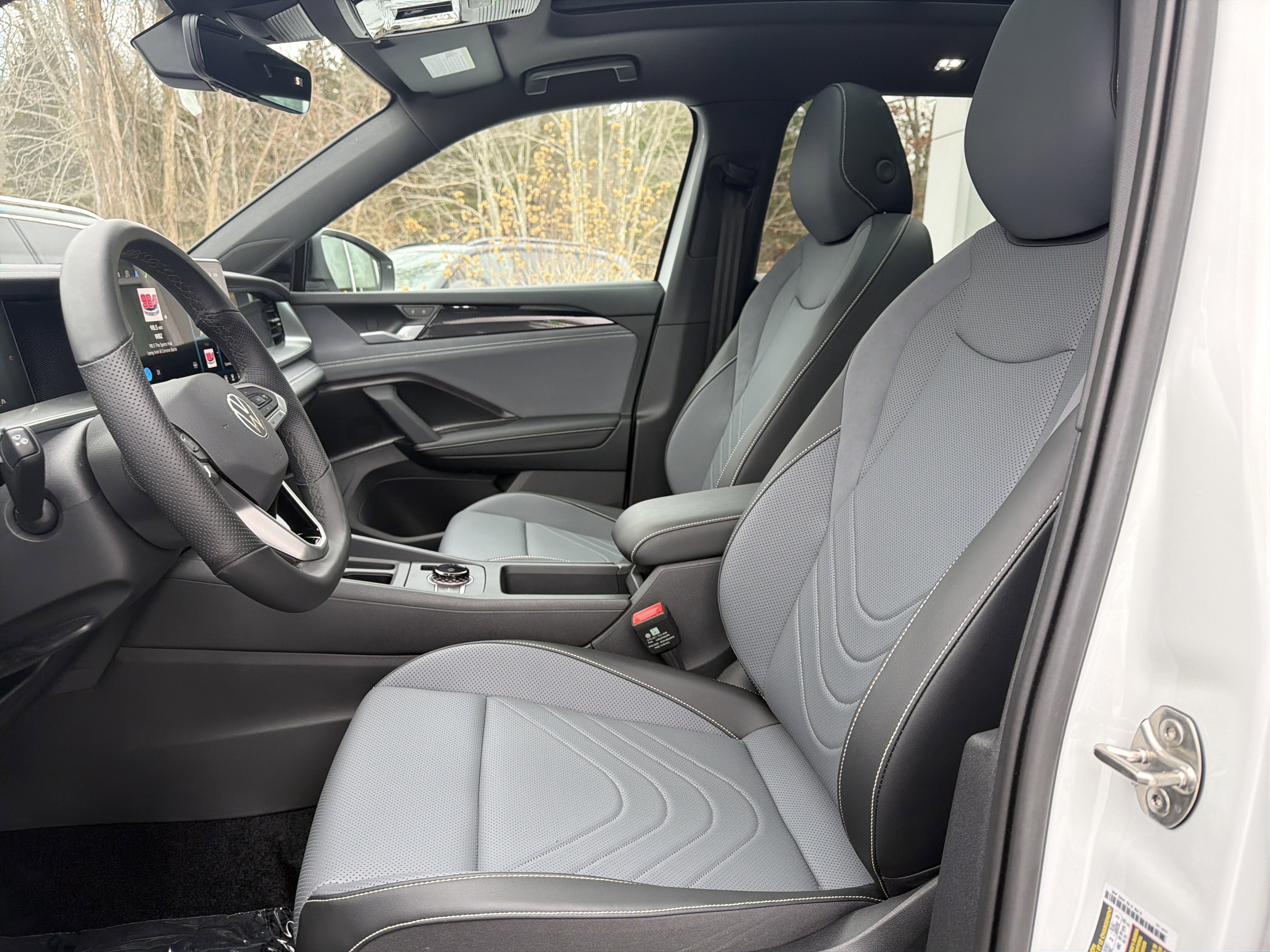 2025 Volkswagen Tiguan SE R-Line Black