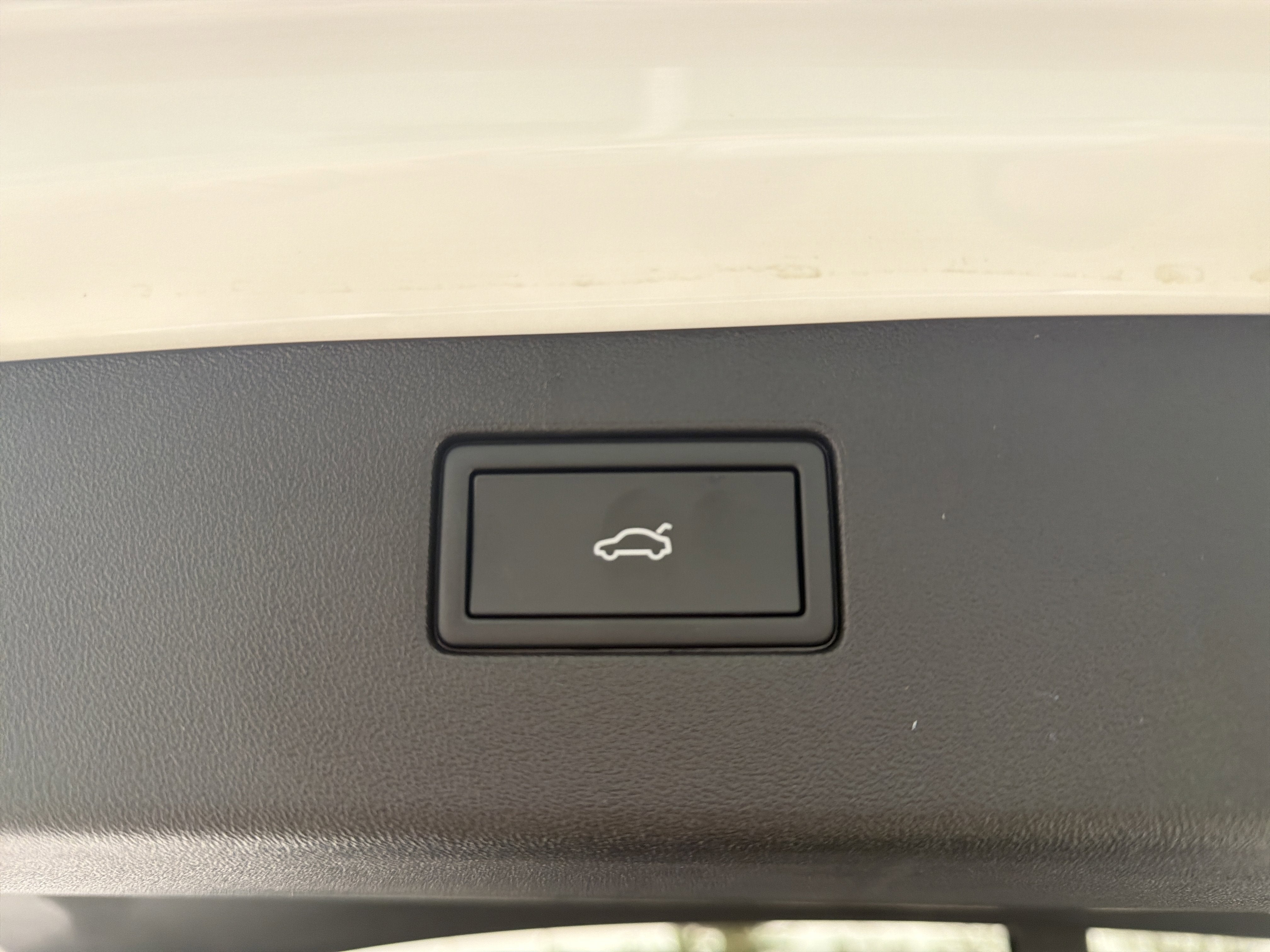 2025 Volkswagen Tiguan SE R-Line Black