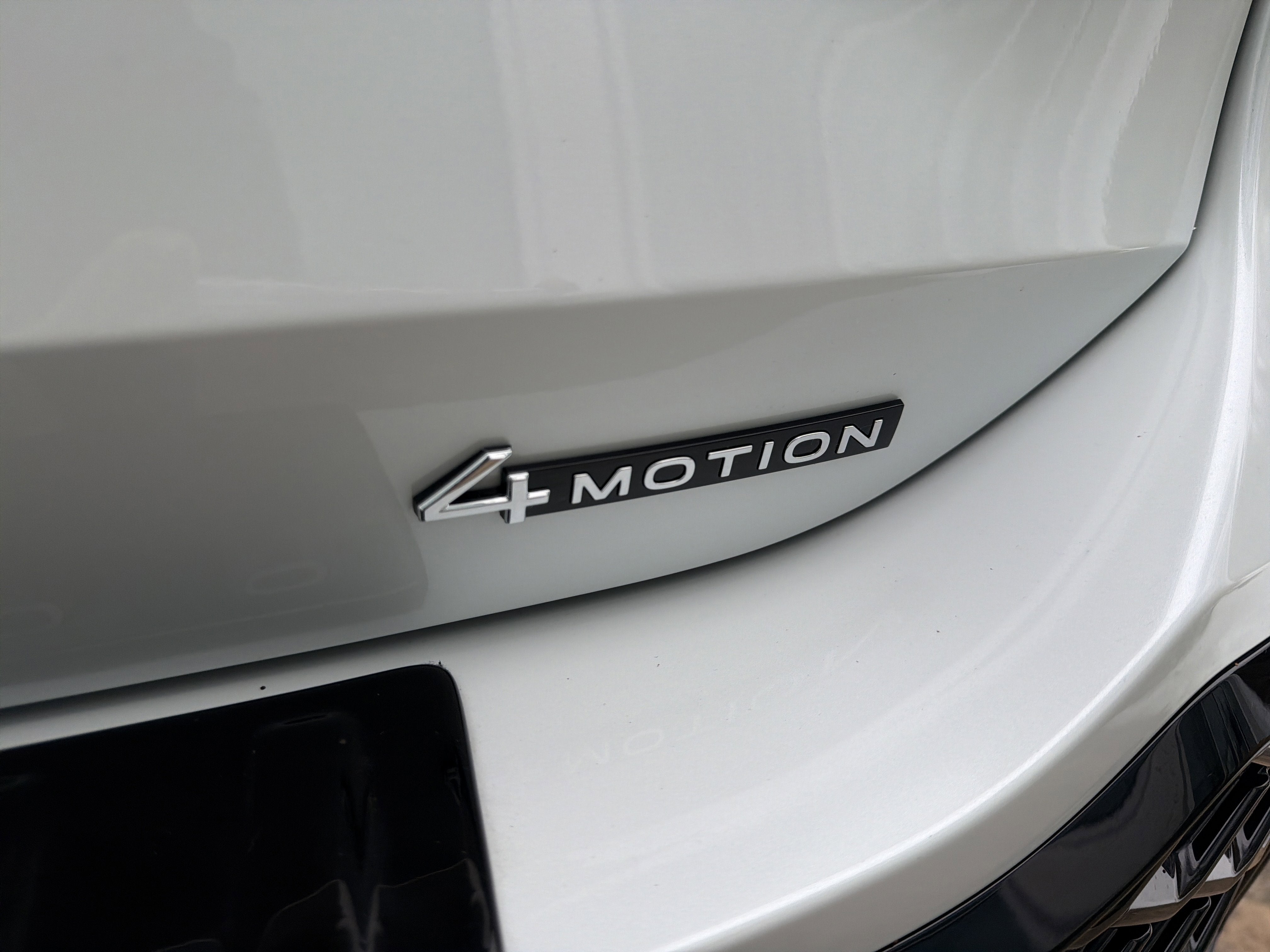 2025 Volkswagen Tiguan SE R-Line Black