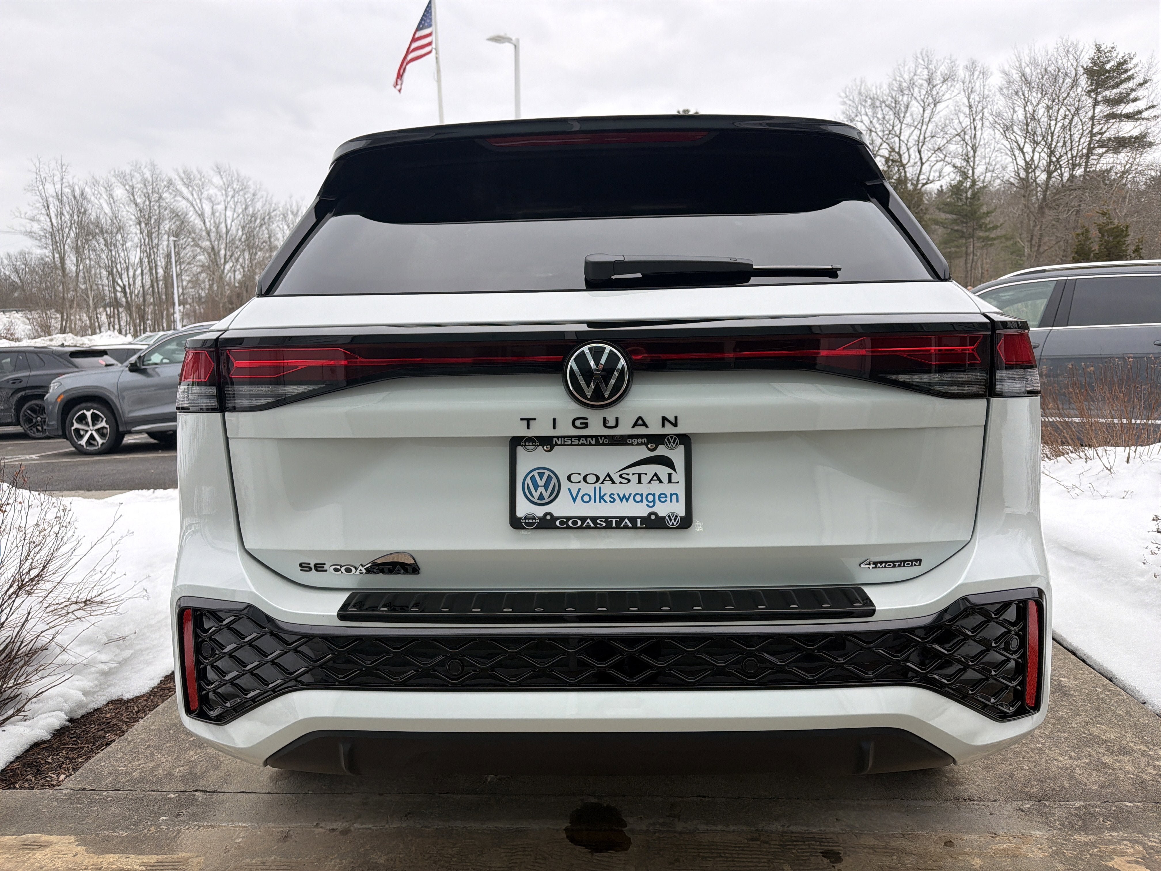 2025 Volkswagen Tiguan SE R-Line Black