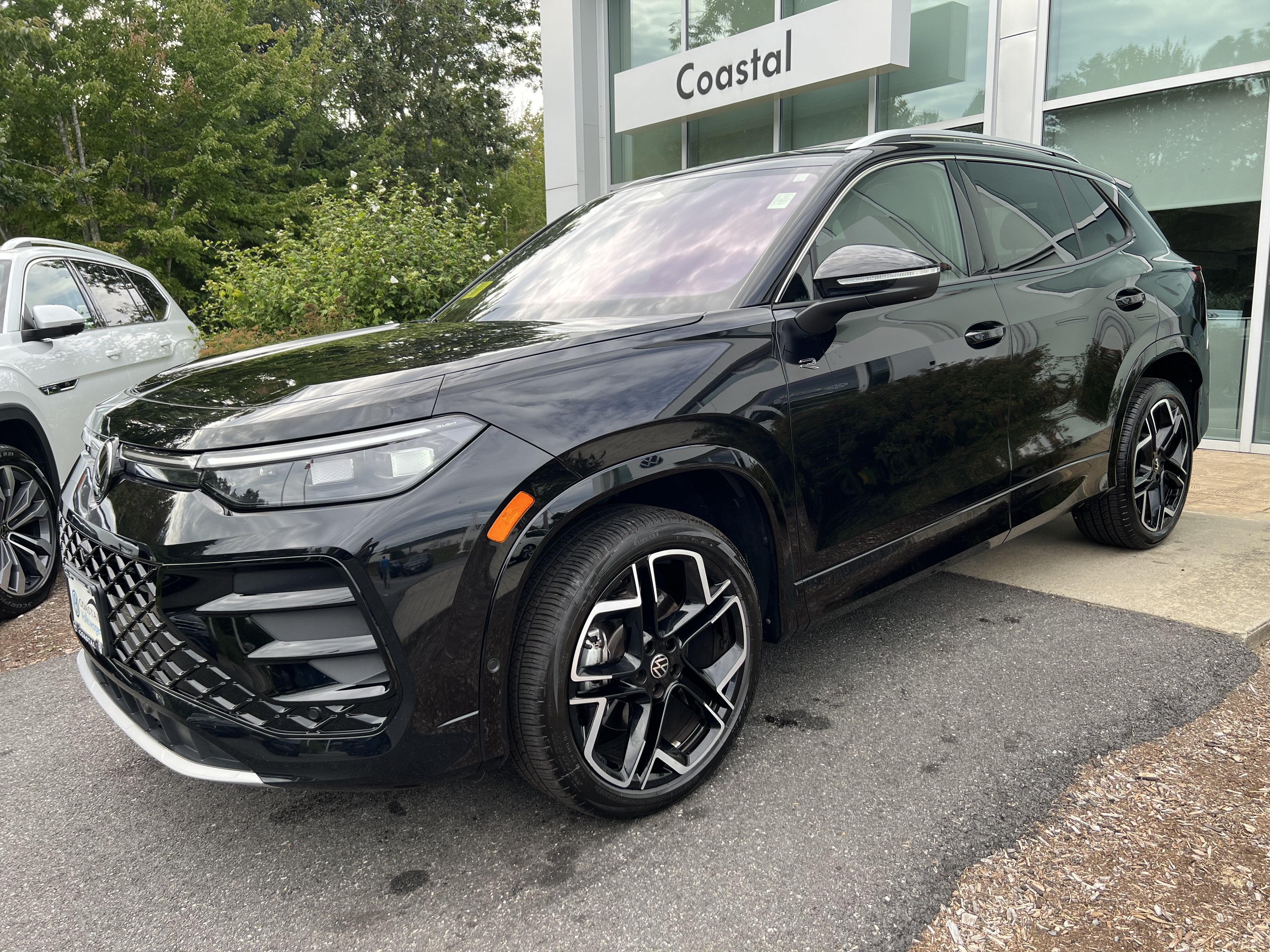 2025 Volkswagen Tiguan SEL R-Line