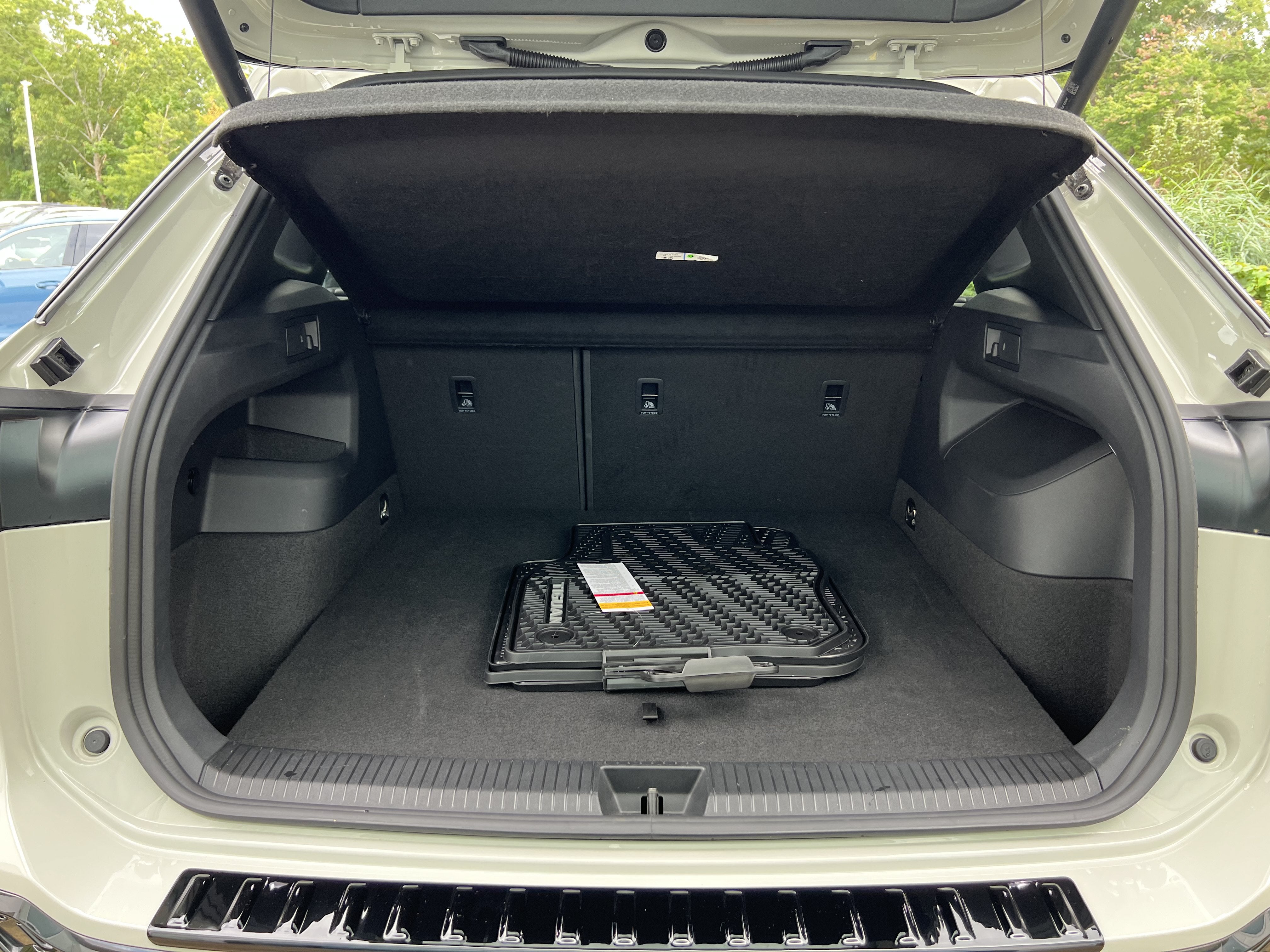 2025 Volkswagen Tiguan SEL R-Line