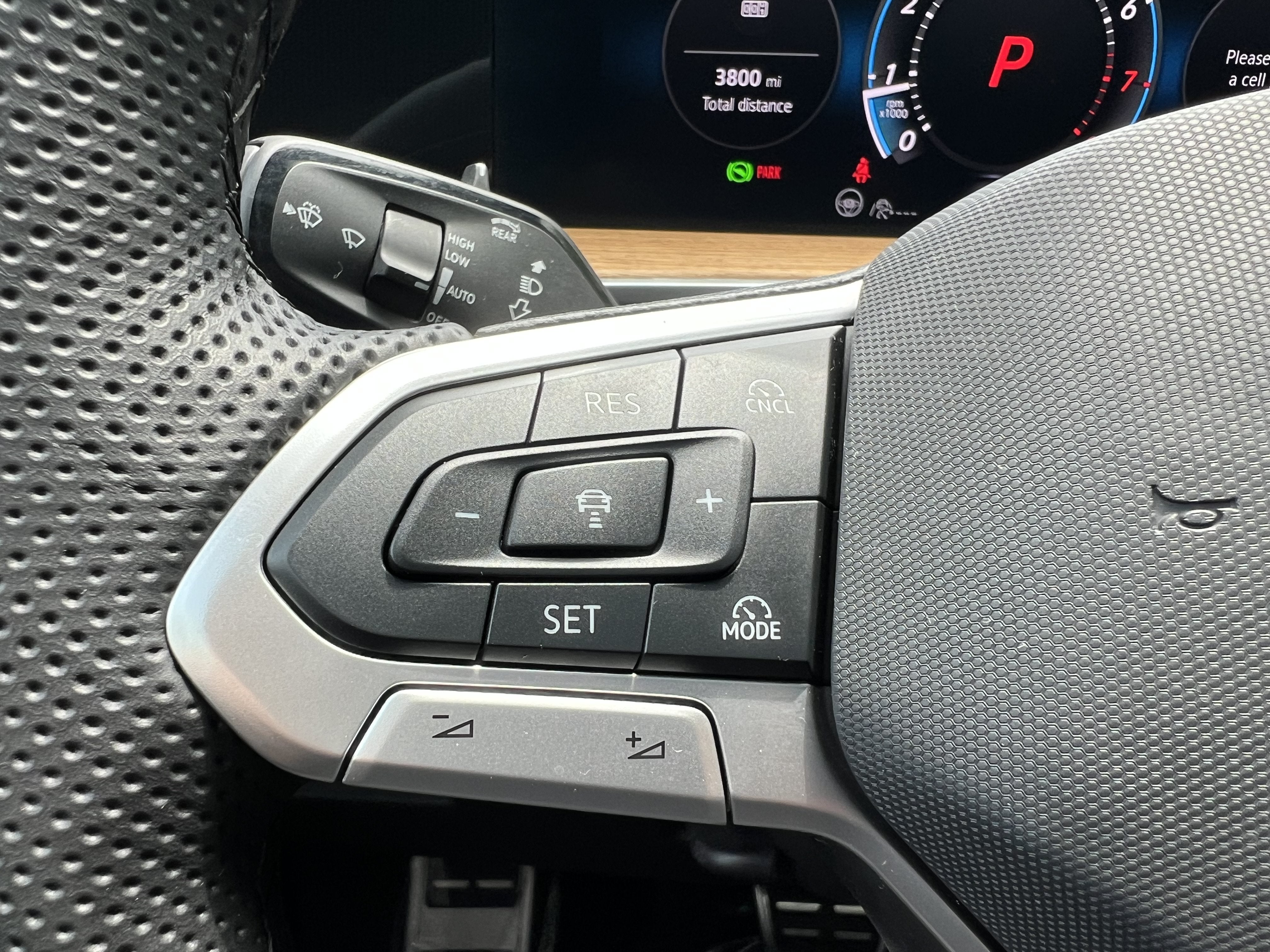 2025 Volkswagen Tiguan SEL R-Line