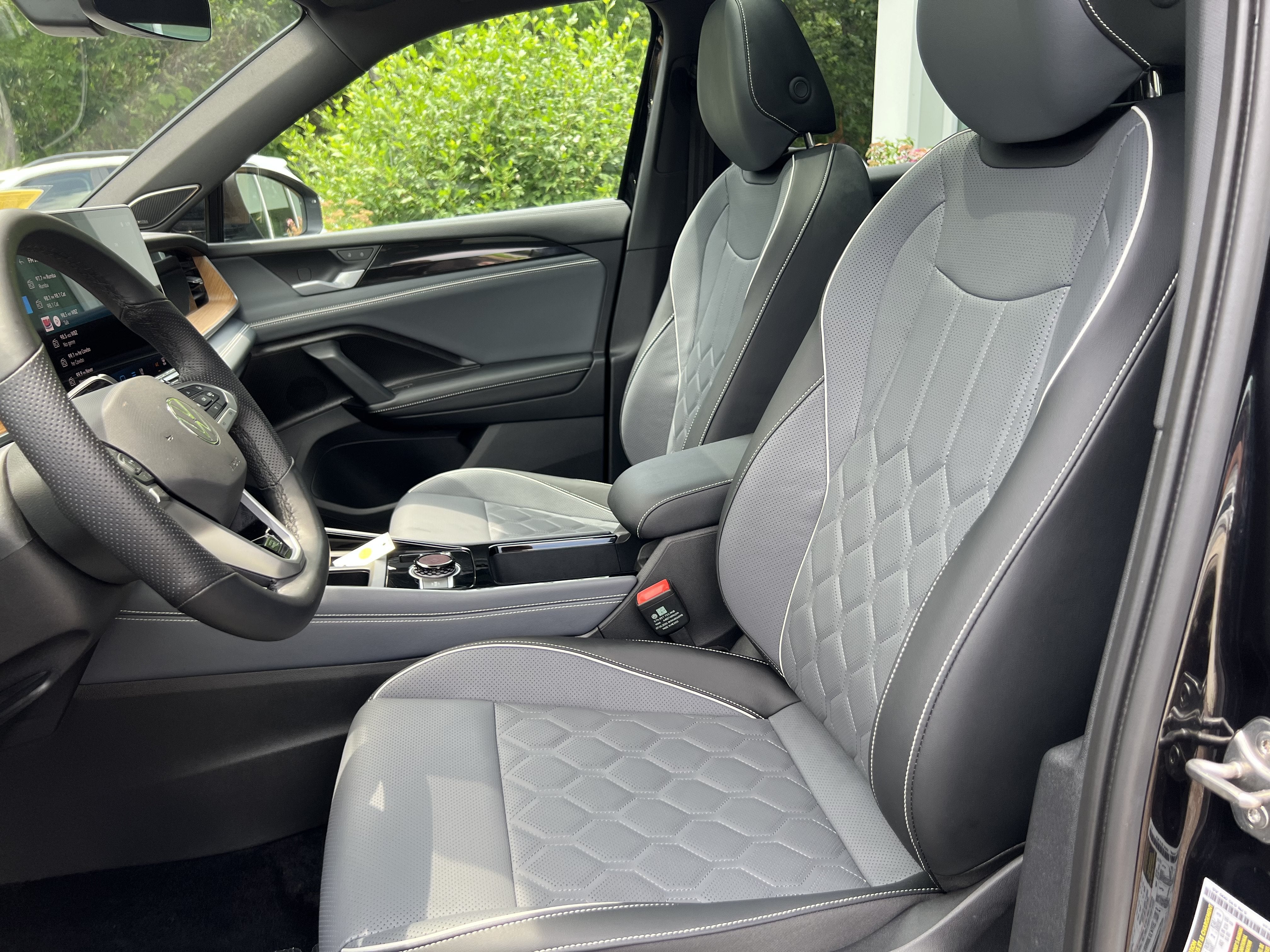 2025 Volkswagen Tiguan SEL R-Line