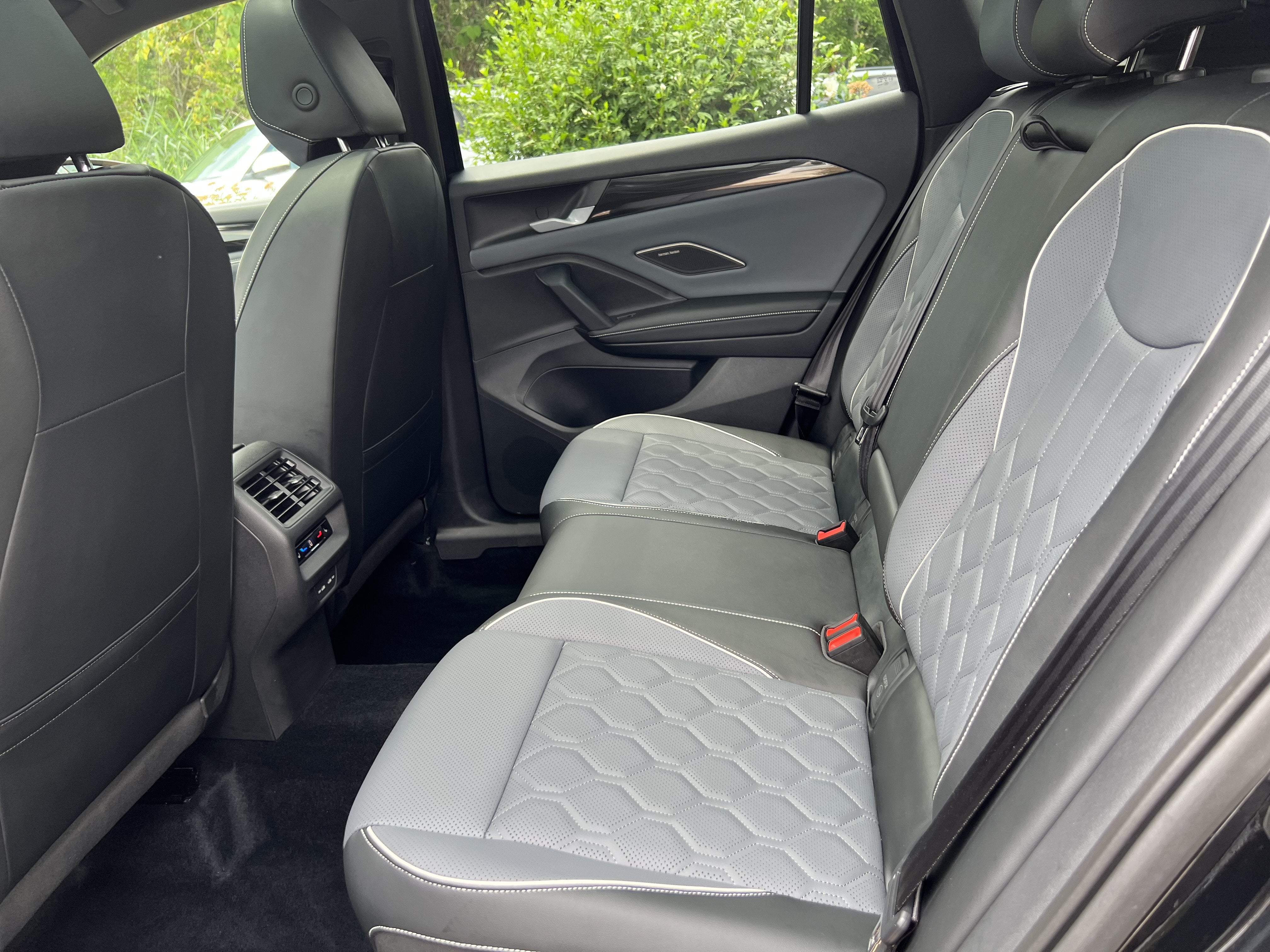 2025 Volkswagen Tiguan SEL R-Line