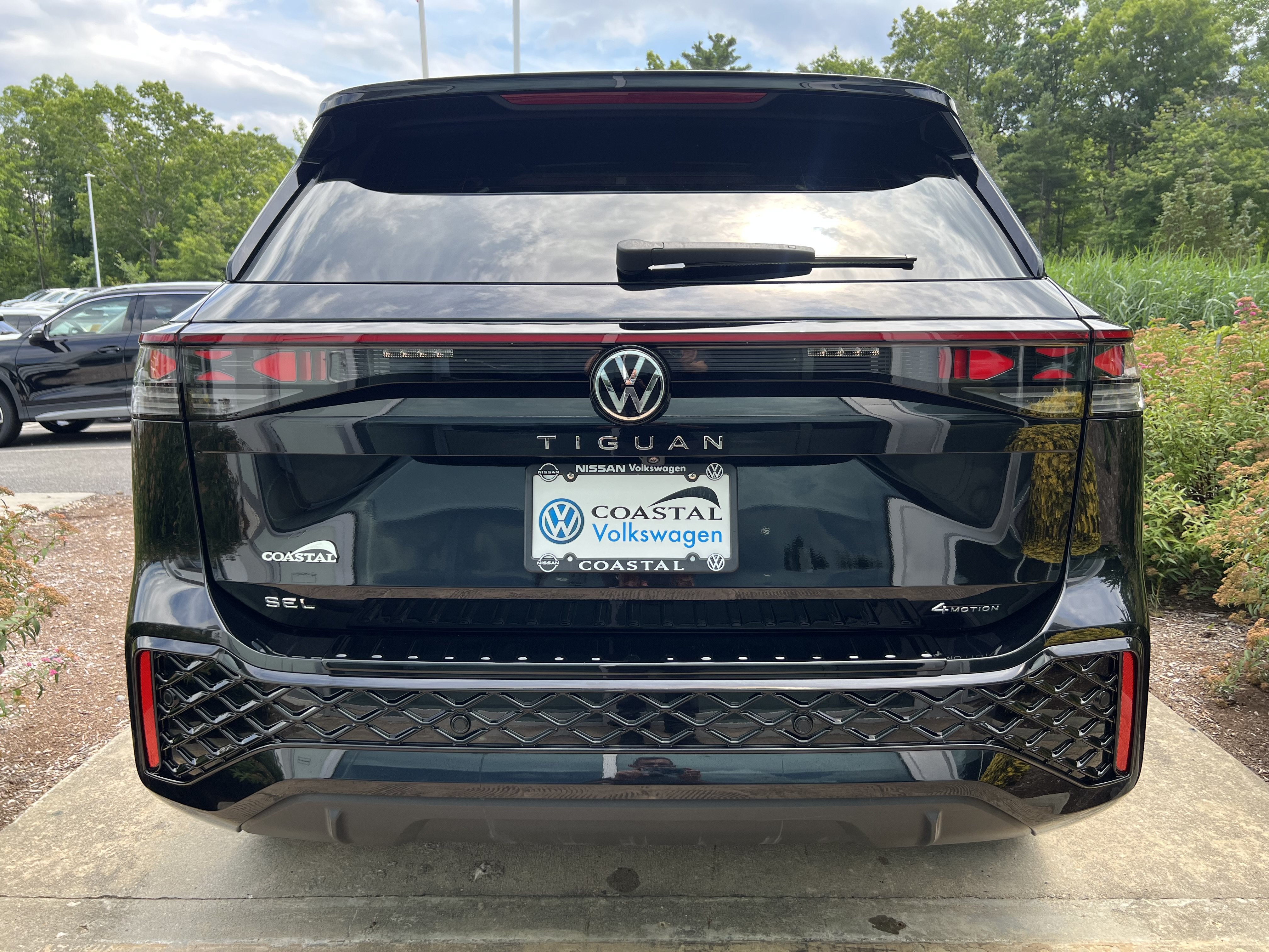 2025 Volkswagen Tiguan SEL R-Line
