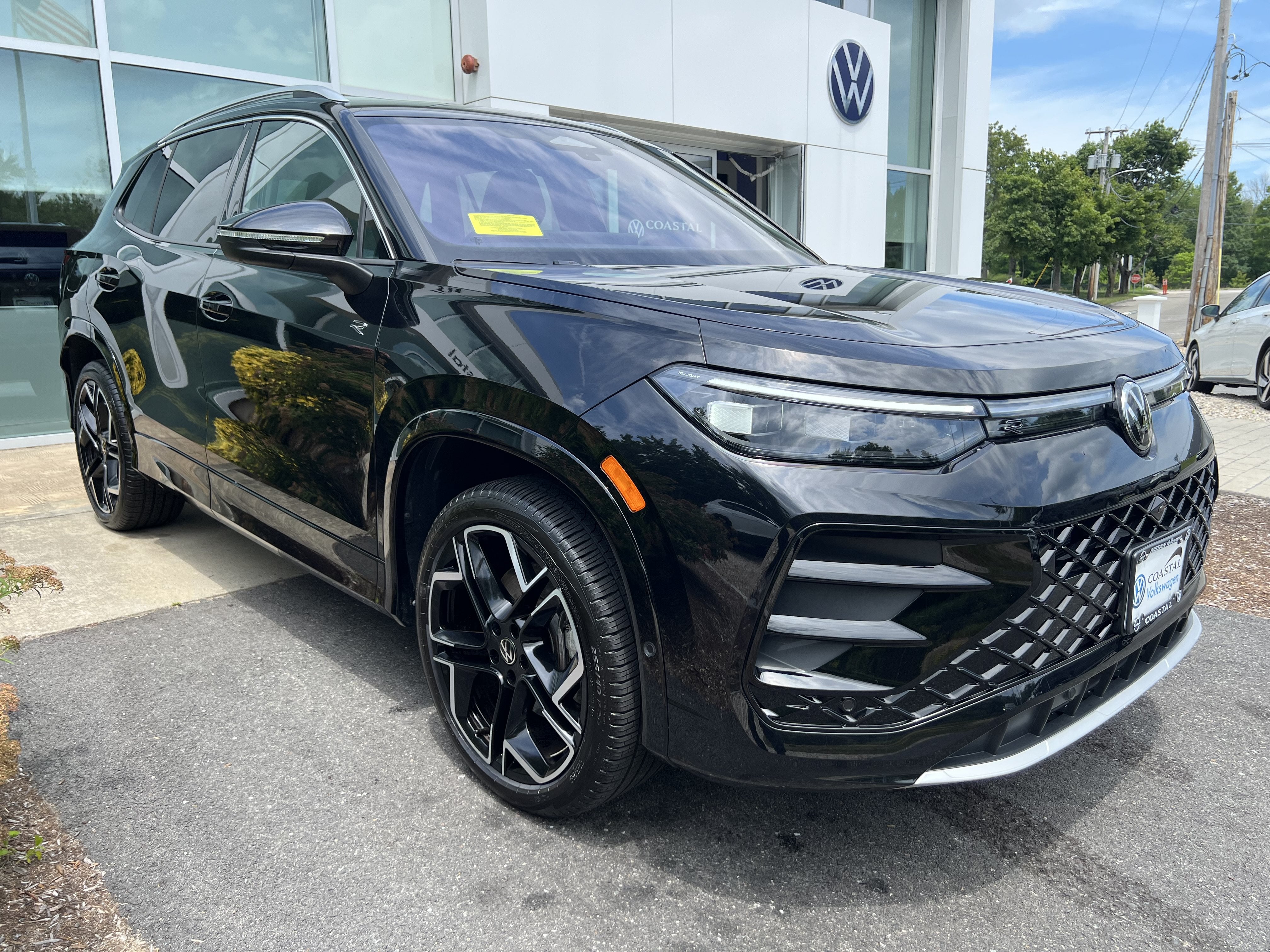 2025 Volkswagen Tiguan SEL R-Line
