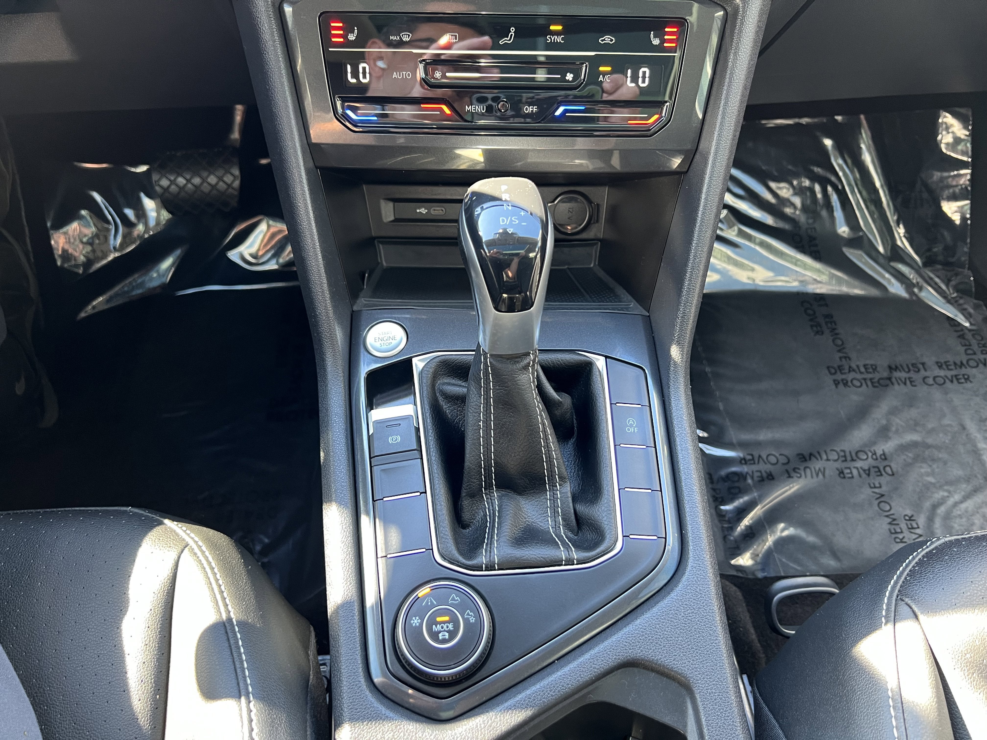 2023 Volkswagen Tiguan SE W/ Panoramic Sunroof