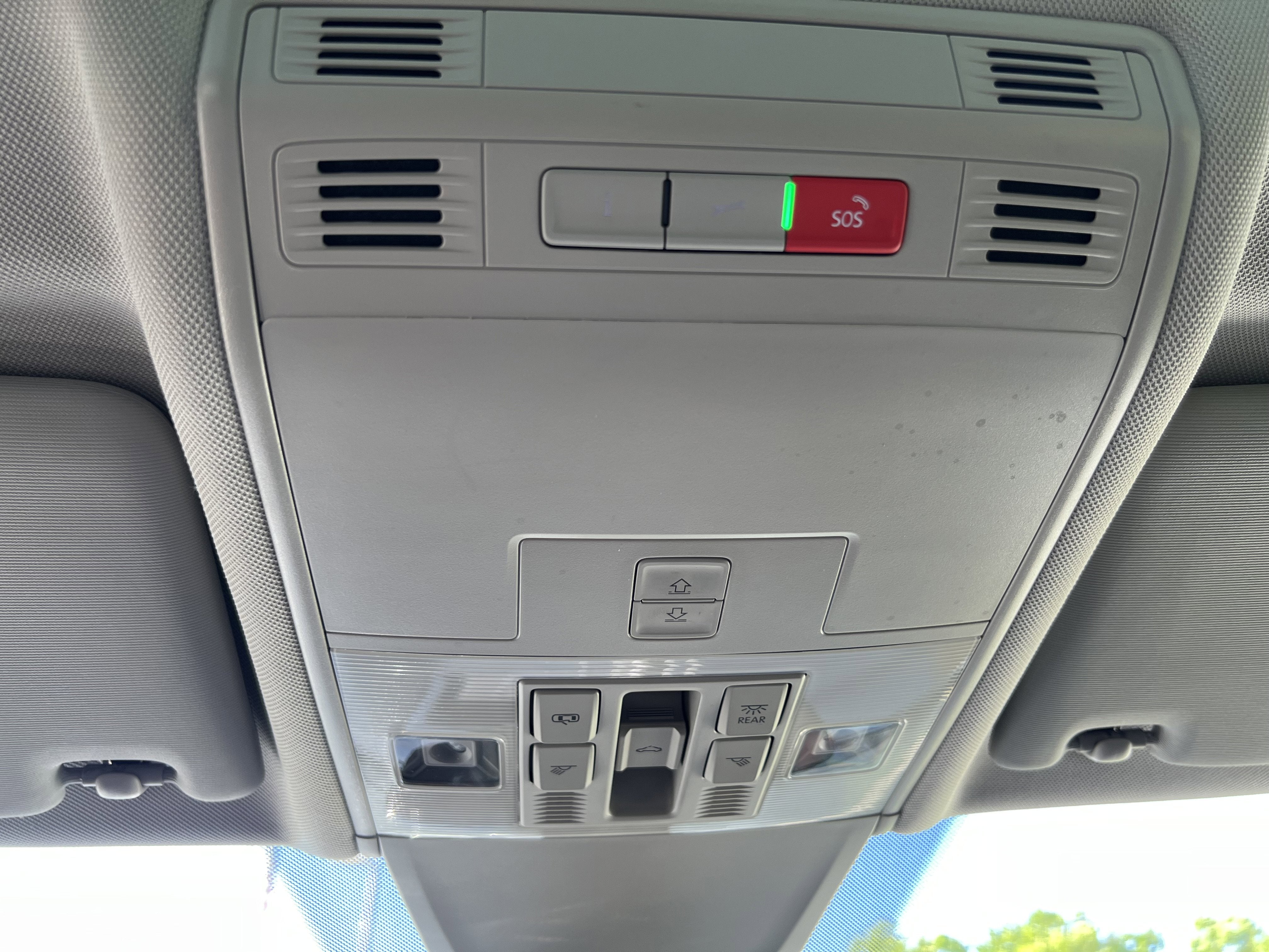 2023 Volkswagen Tiguan SE W/ Panoramic Sunroof