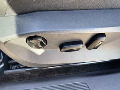 2023 Volkswagen Tiguan SE W/ Panoramic Sunroof