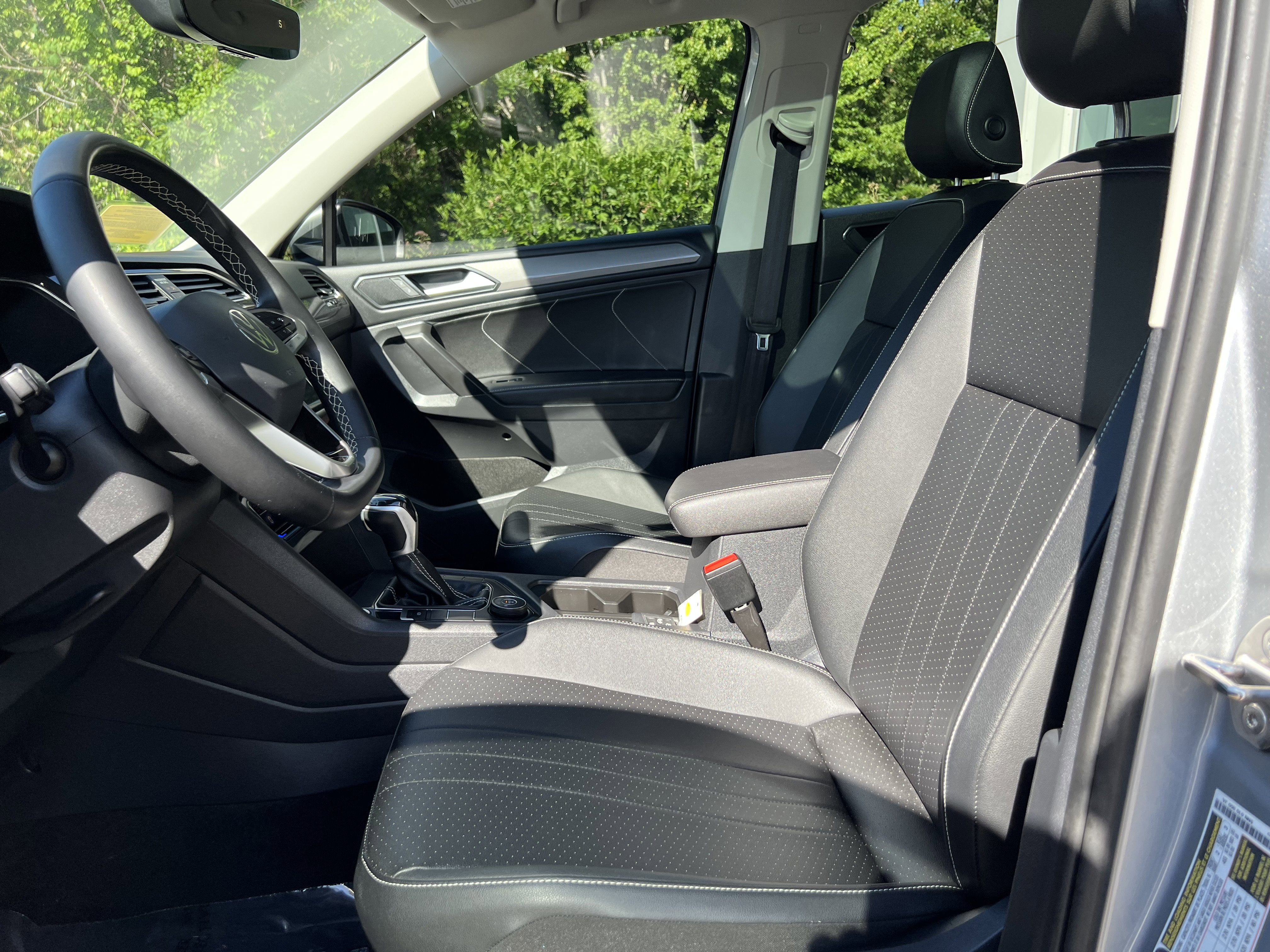 2023 Volkswagen Tiguan SE W/ Panoramic Sunroof