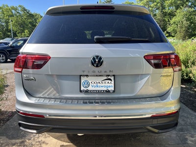 2023 Volkswagen Tiguan SE W/ Panoramic Sunroof