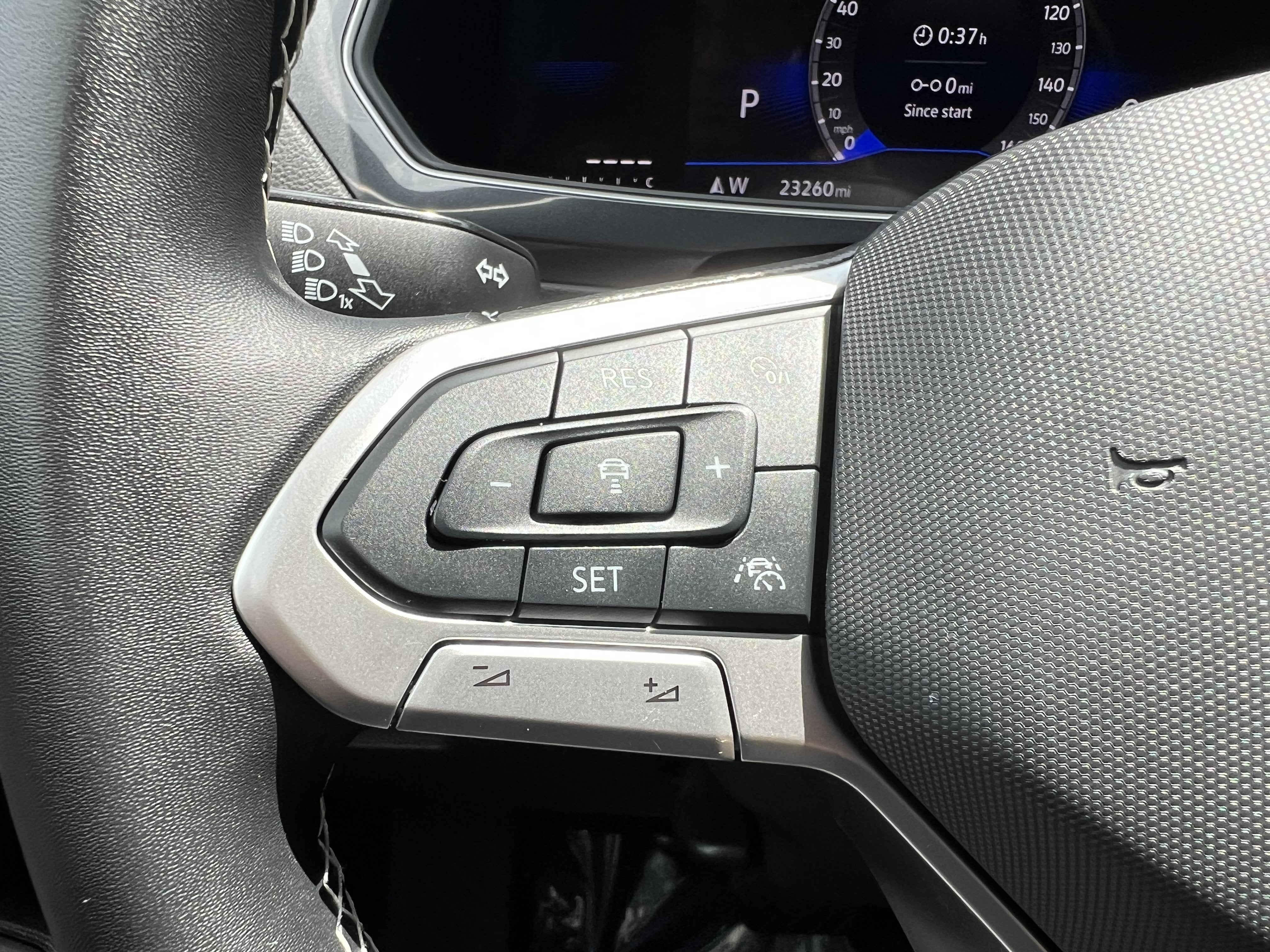 2024 Volkswagen Tiguan SE W/ Panoramic Sunroof