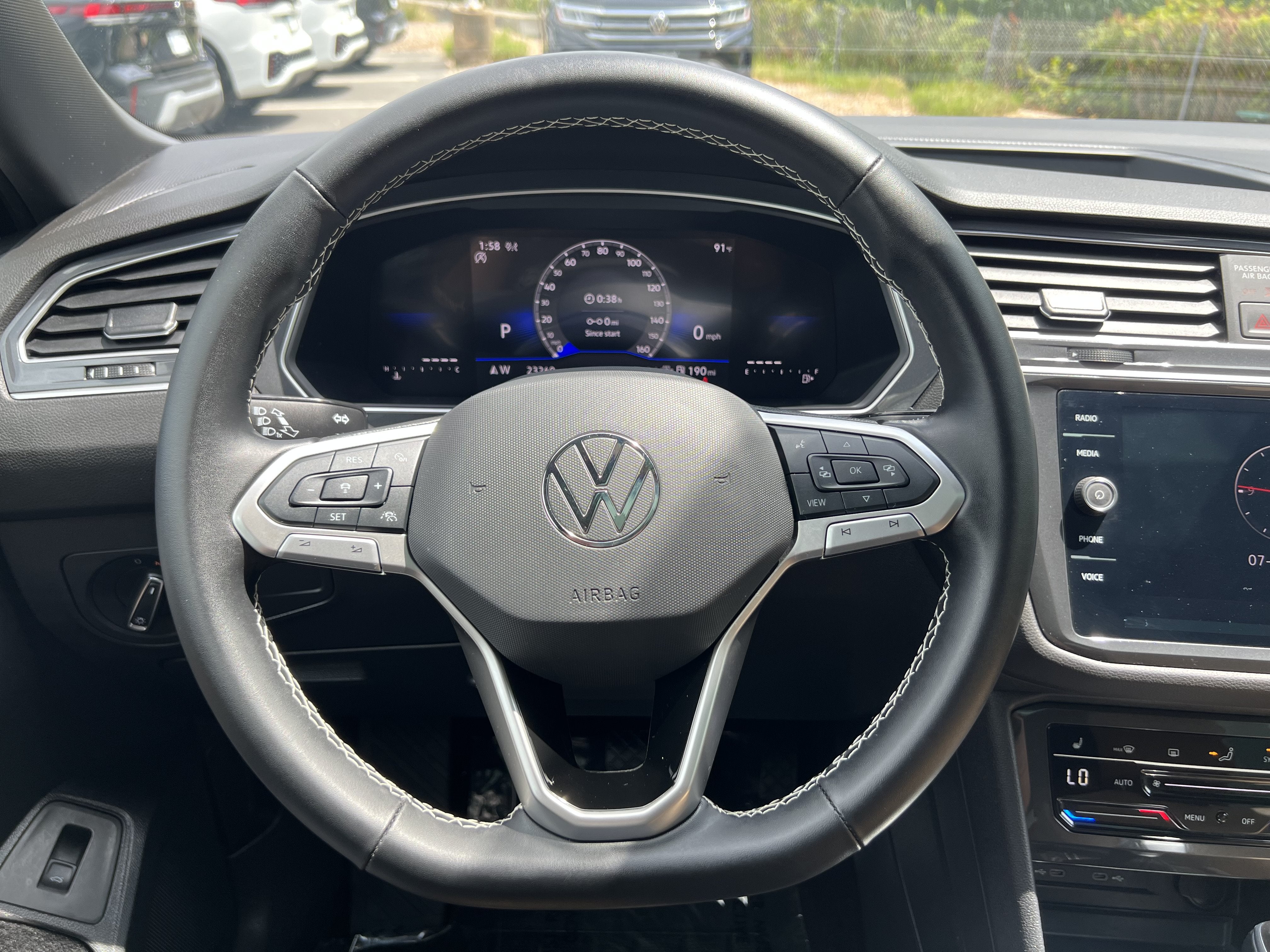 2024 Volkswagen Tiguan SE W/ Panoramic Sunroof