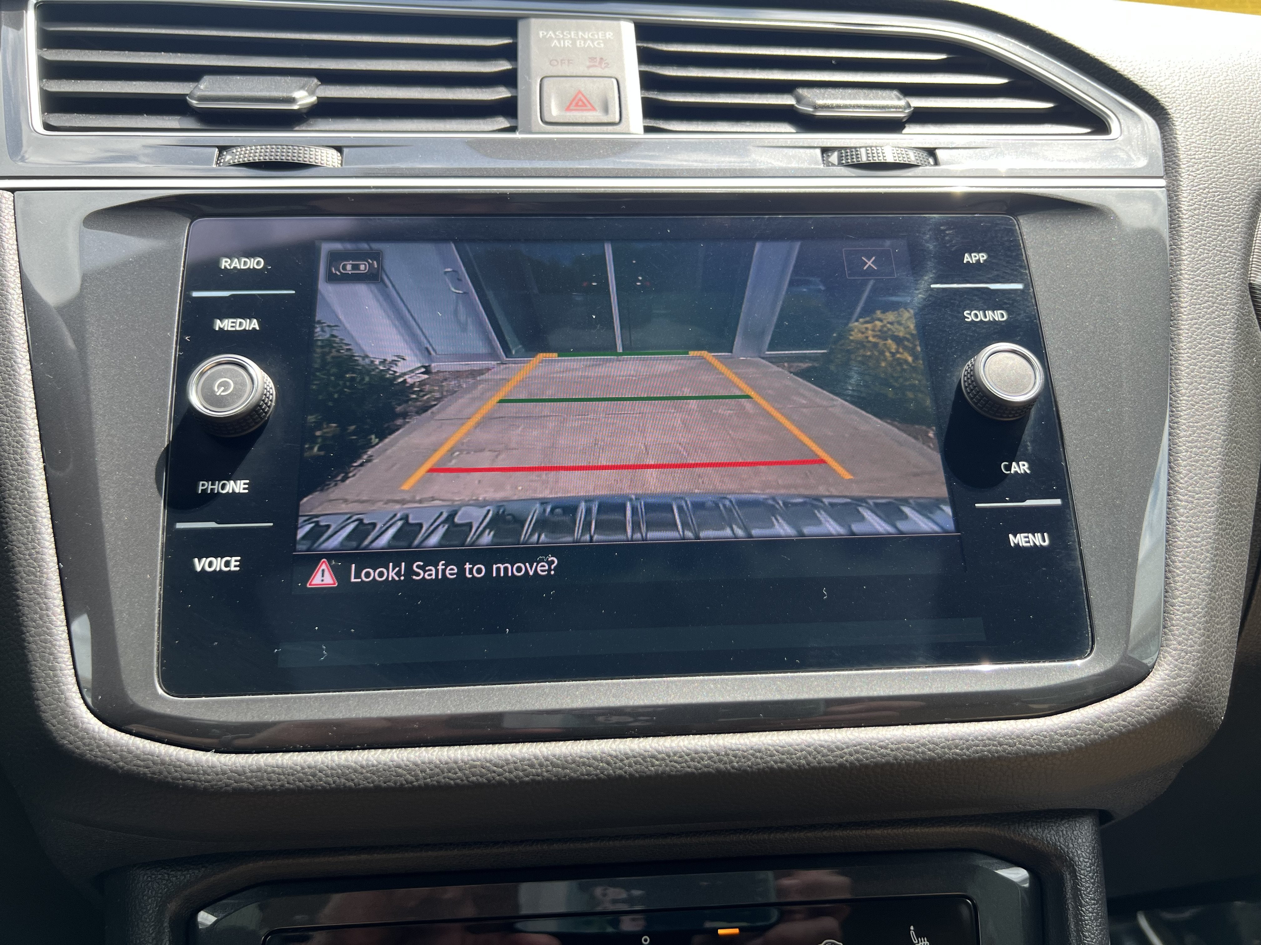 2024 Volkswagen Tiguan SE W/ Panoramic Sunroof