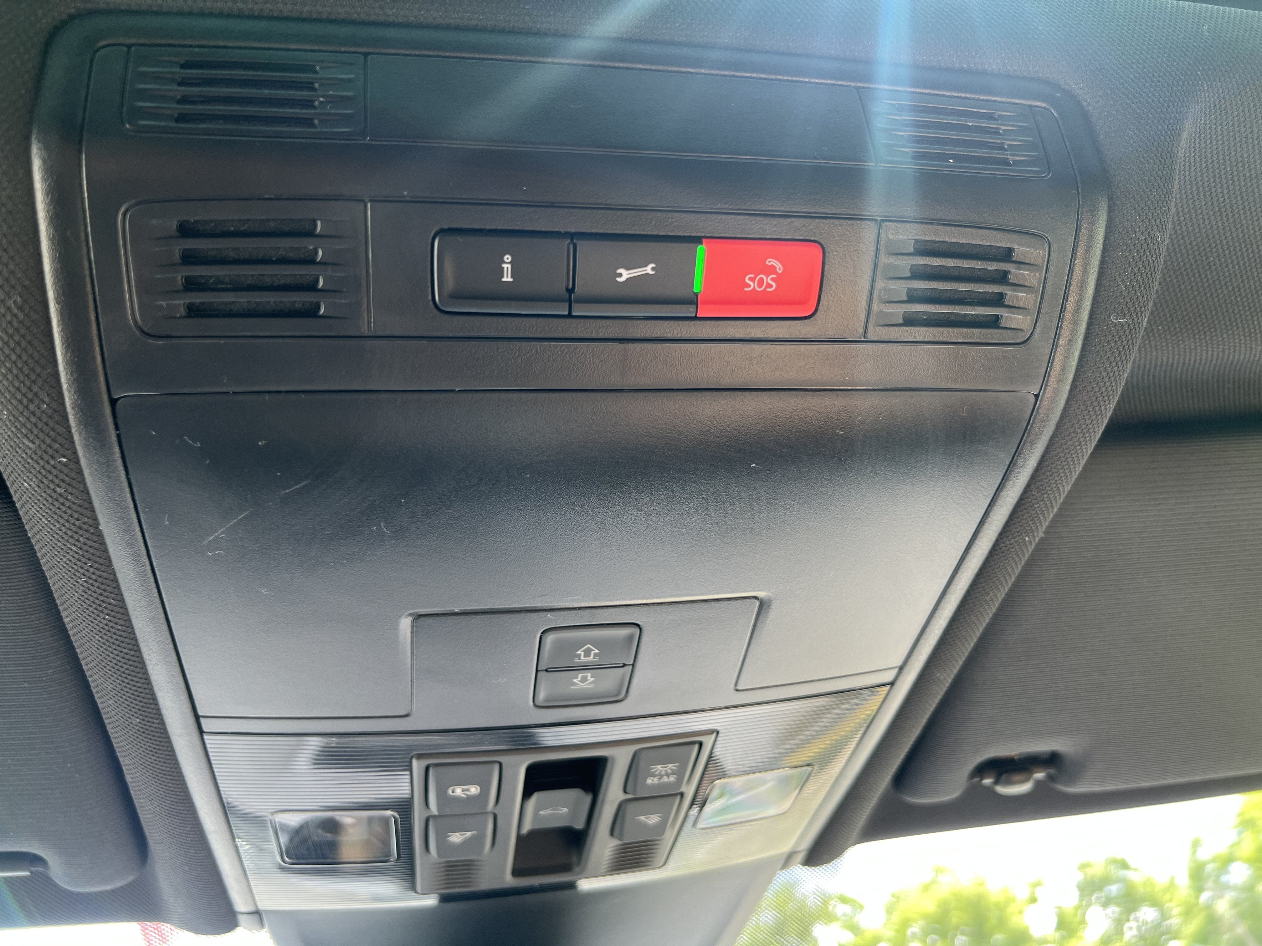 2024 Volkswagen Tiguan SE W/ Panoramic Sunroof